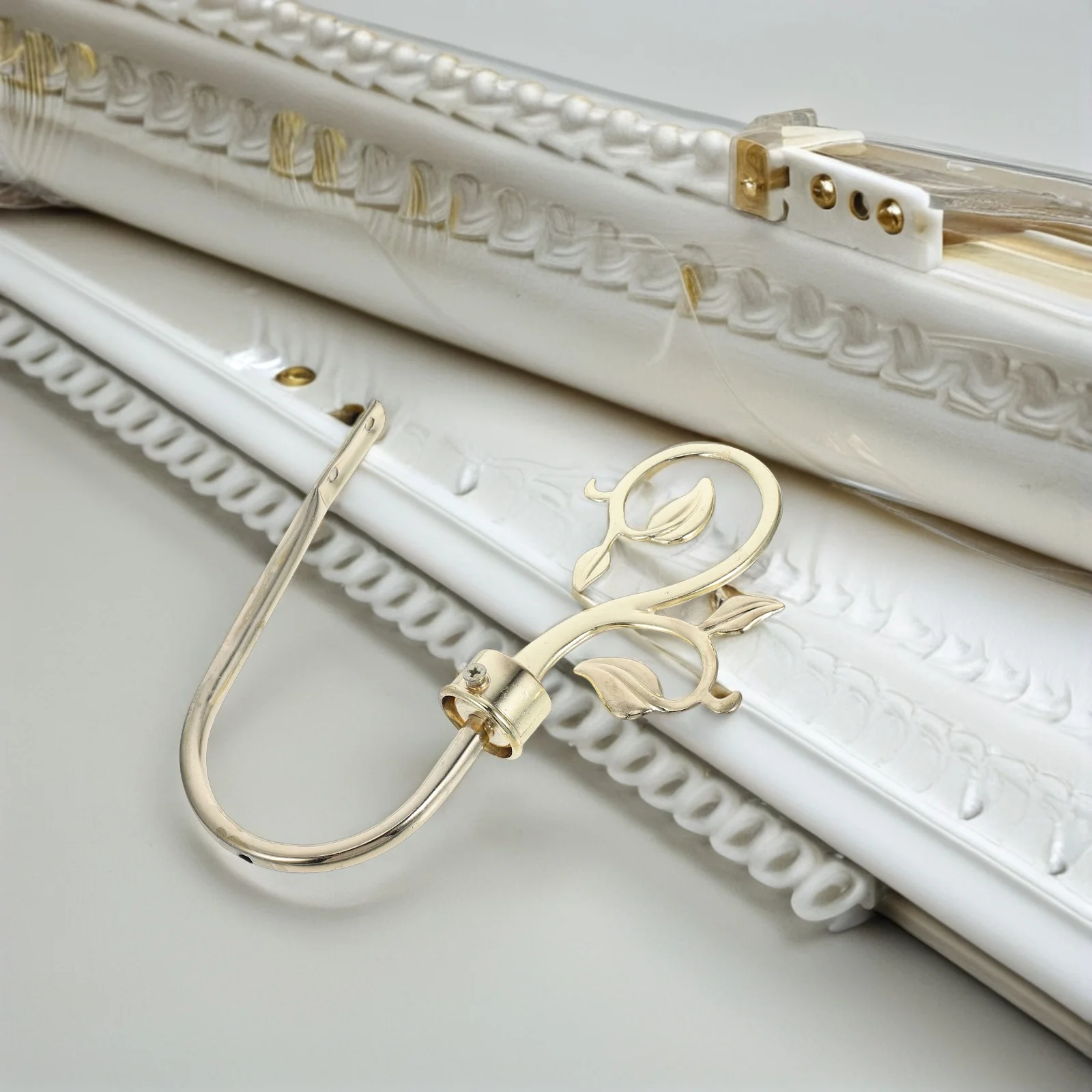 

2Pcs Gold Curtain Holdbacks Wall Mounted Zinc Alloy Drapery Hooks Elegant Design Easy Install Strong Loadbearing