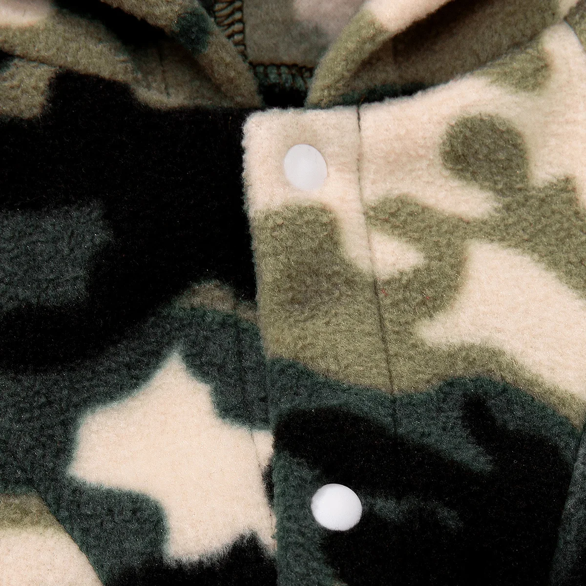 Tarnmuster-Hundehoodie mit D-Ring, warme Fleece-Hundekleidung für kleine und mittelgroße Hunde, Winter-Sweatshirt für Französische Bulldoggen und Mopsen. – Detail 2
