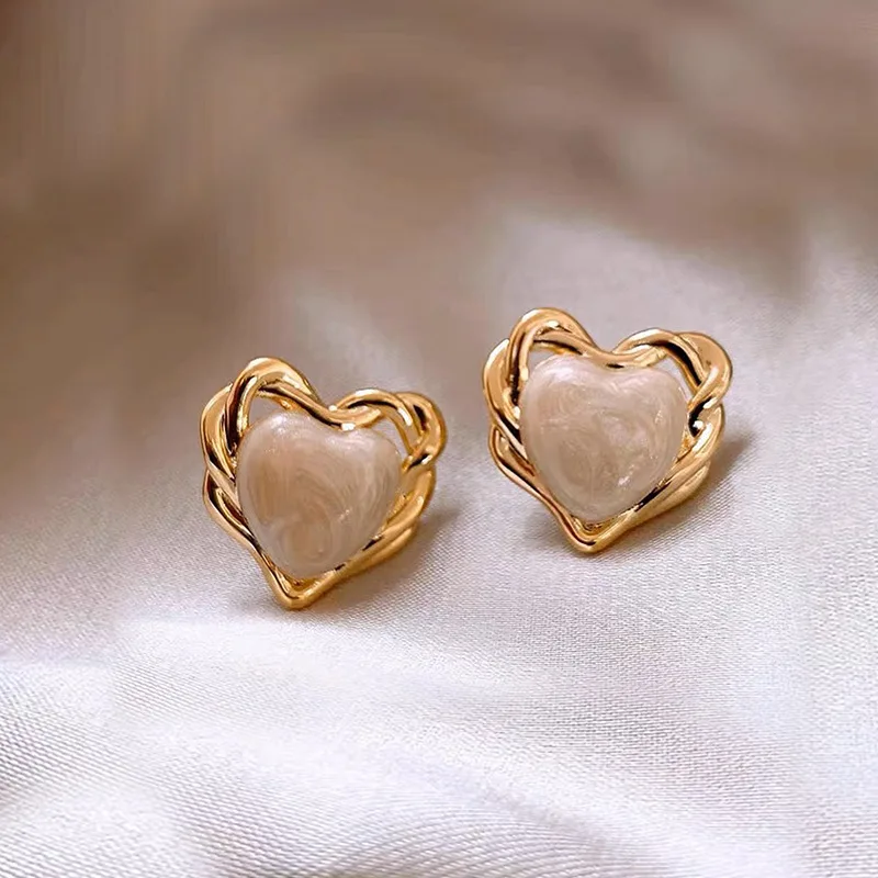 

300pcs/lot 2024 simple love earrings niche light luxury temperament hundred design earrings earrings earrings