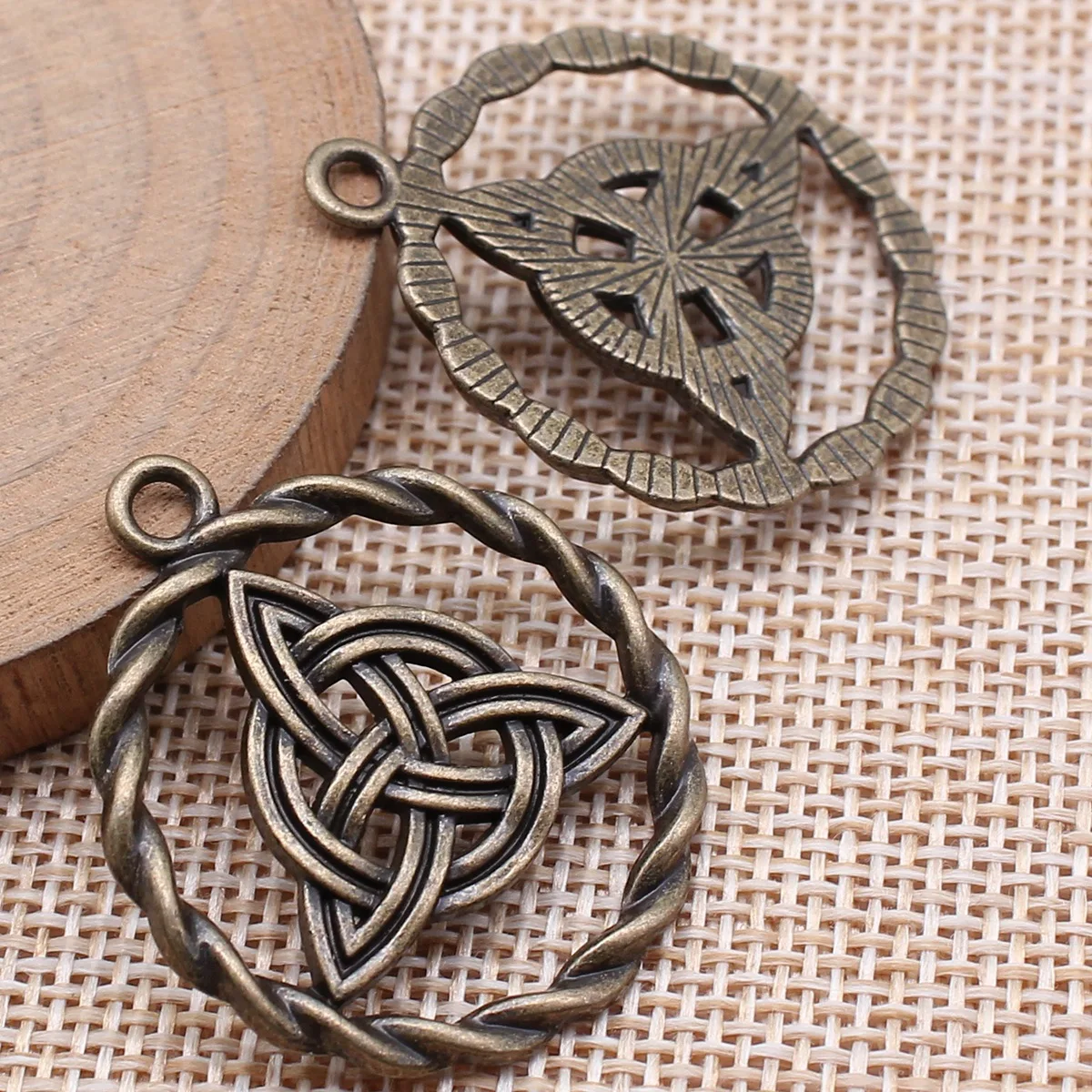 10pcs 35x30mm(1.38x1.18inch) 2 Colors Triquetra Knot Amulet Charms Jewelry Findings Supplies