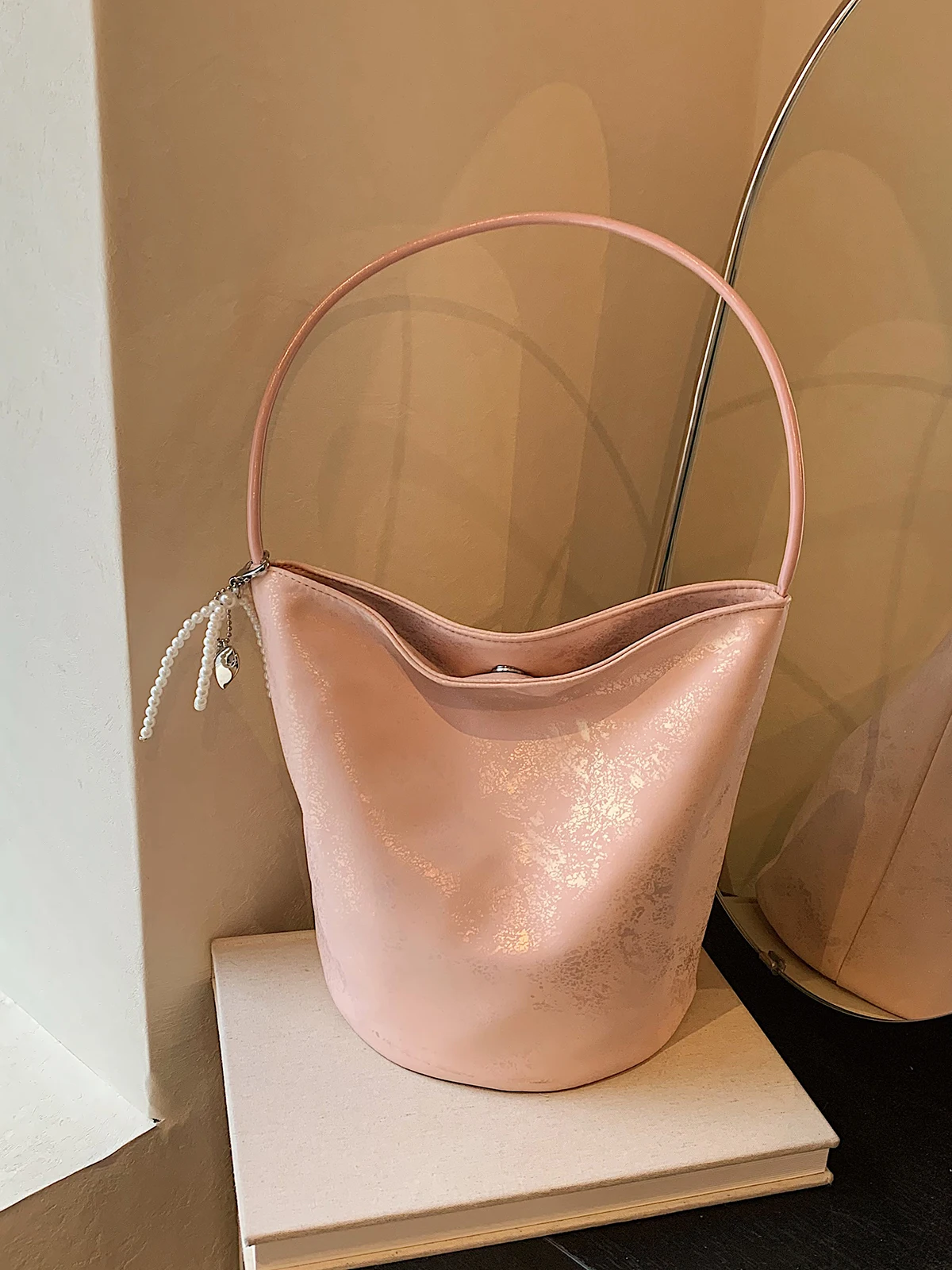 Leisure soft red small bag female 2024 new popular one-shoulder underarm bag fashion work bucket bag