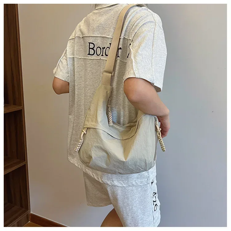 حقيبة زلابية عصرية وبسيطة النسخة الكورية، مشهورة هذا العام، حقيبة كتف جديدة عالية الجودة، حقيبة حمل ذات سعة كبيرة