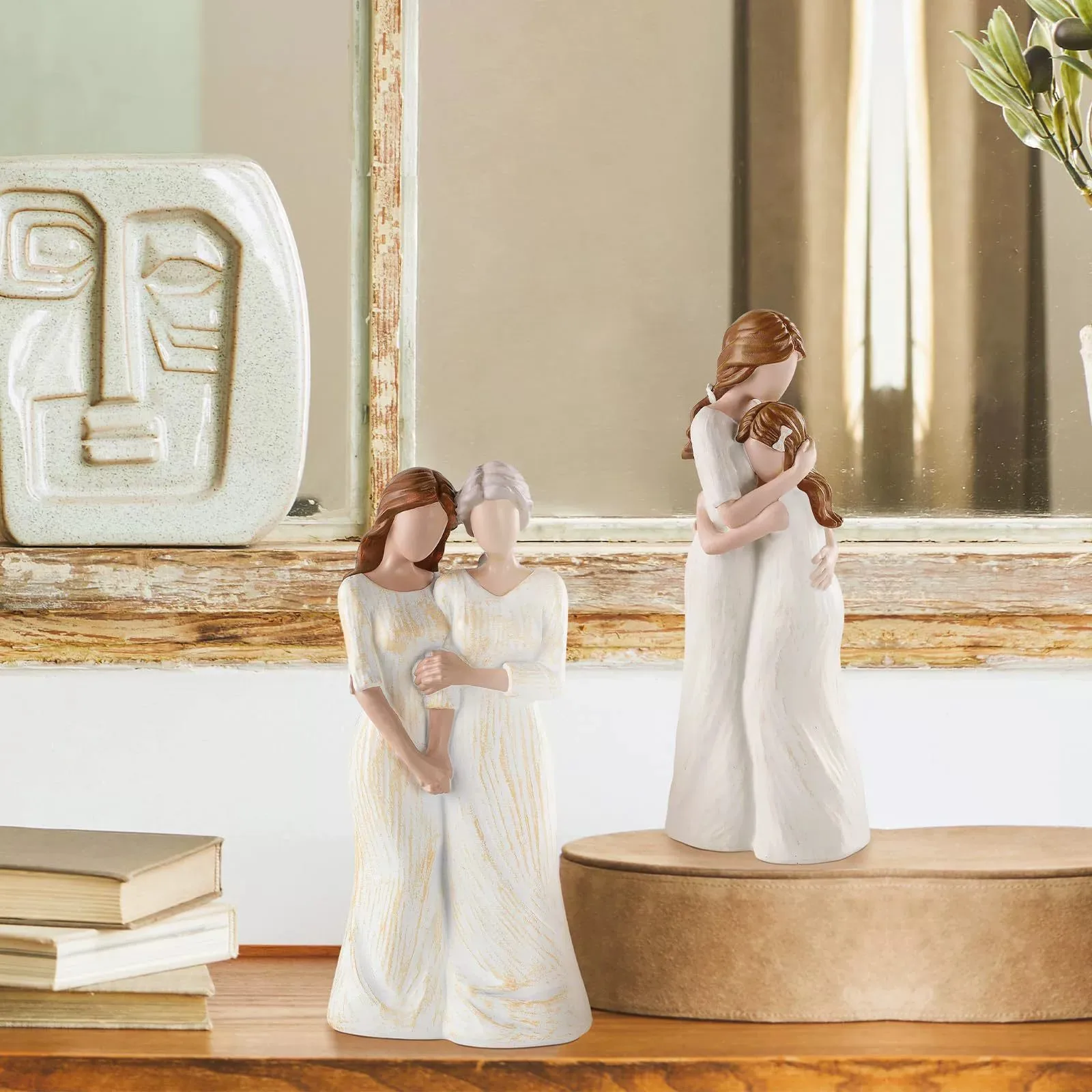 

Hand-Painte Mother And Daughter Statue Resin Craft Modern Mom Hug Daughter Sculptures Elegant Family Sculpture Birthday Gift