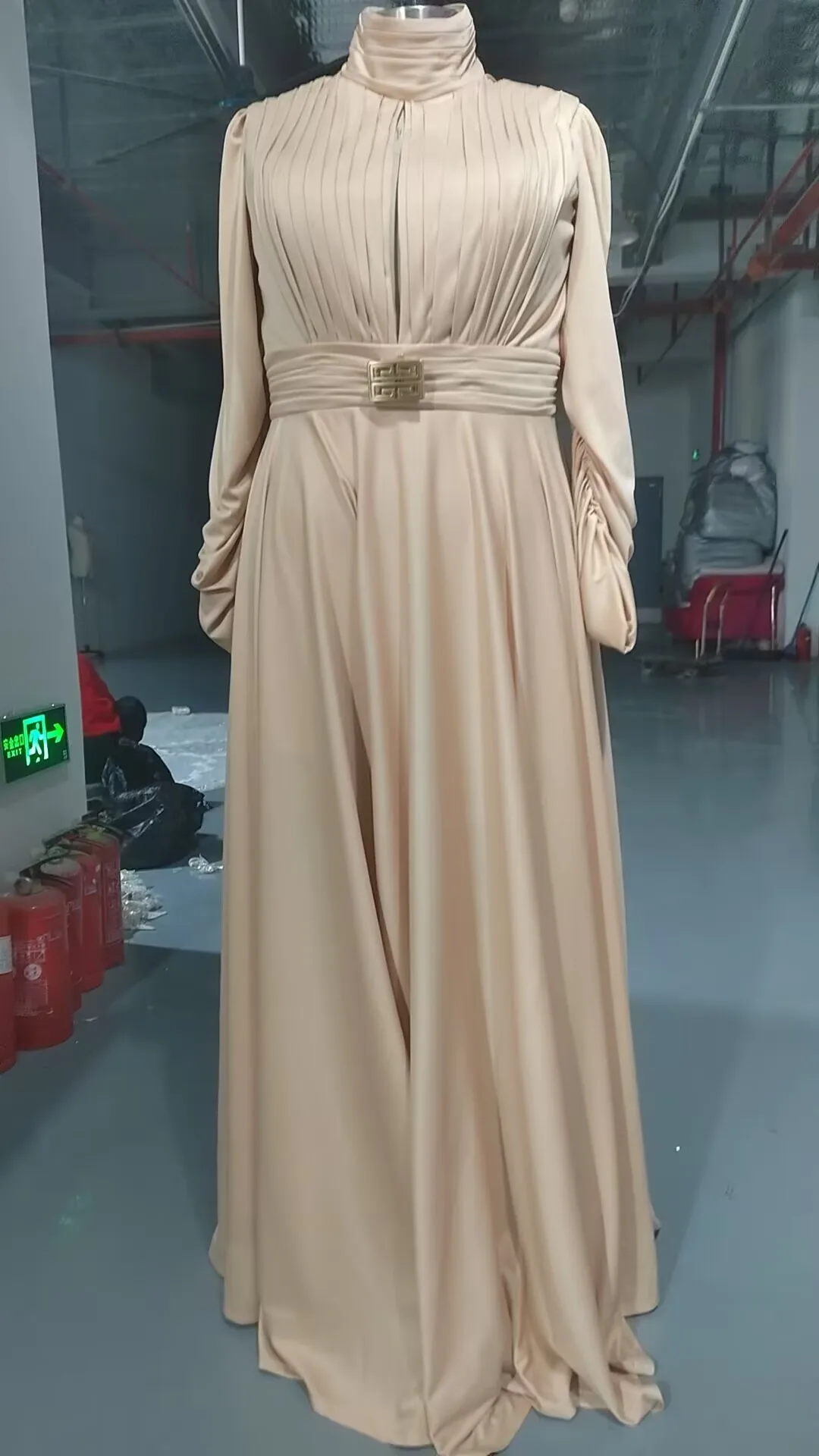 Robe de Soirée en Satin à Col Haut, Personnalisée, Élégante et Moderne, Ligne A, Manches sulf, Plis Découpés avec Drapé, Célébrité, Quelle que soit