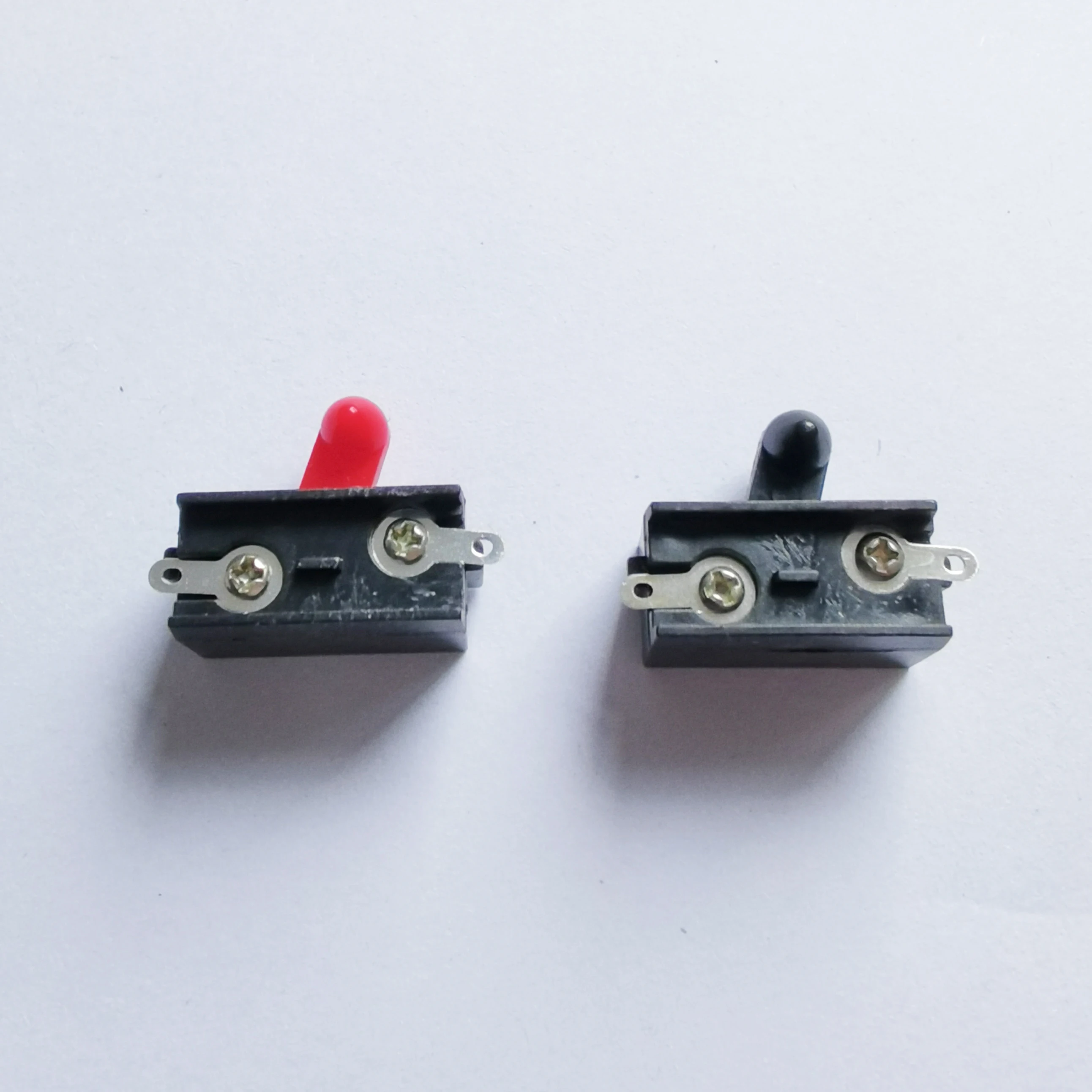 การเปลี่ยนที่ตัดขนไซเรนสวิทช์ไฟพอดีกับที่ตัดขนส่วนใหญ่