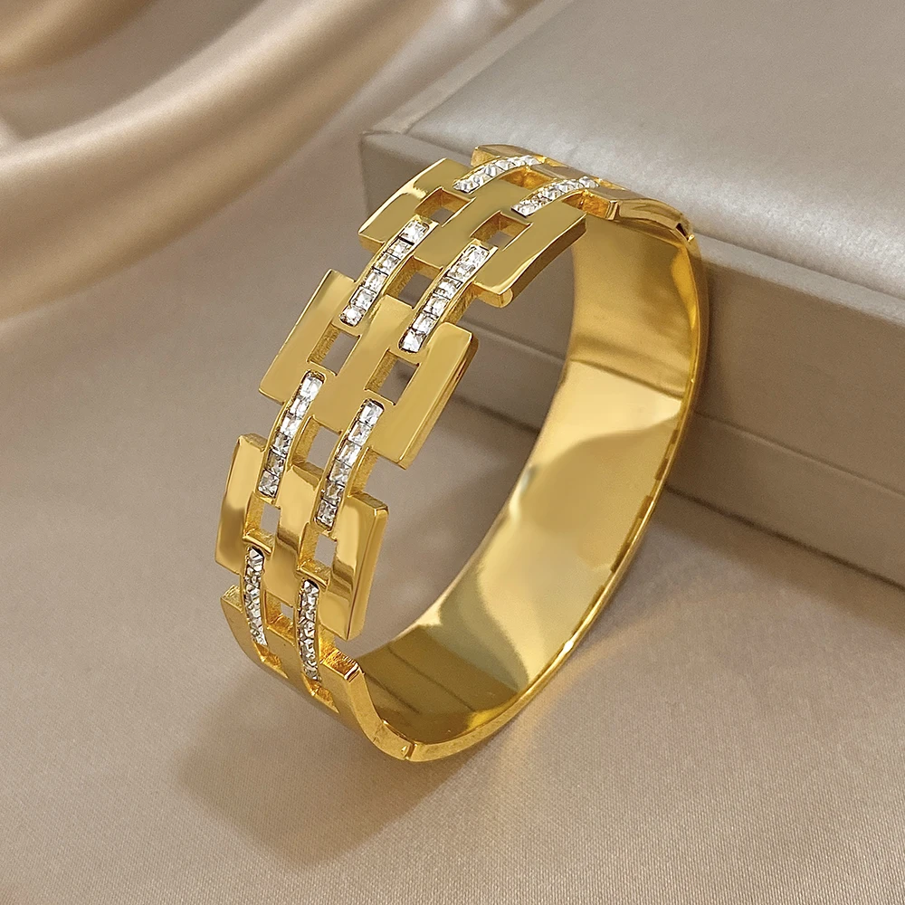 

DODOHAO Inlaid Zircon Stainless Steel Round Wide Bangle Bracelet for Women New Waterproof Hollow Out Geometry Open Spring Bangle