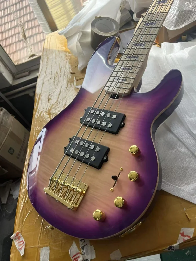 exports 5 string electric bass，Maple neck ，Ash body attached to flame maple top，Gold hardware，Active electronics，Free delivery view 2