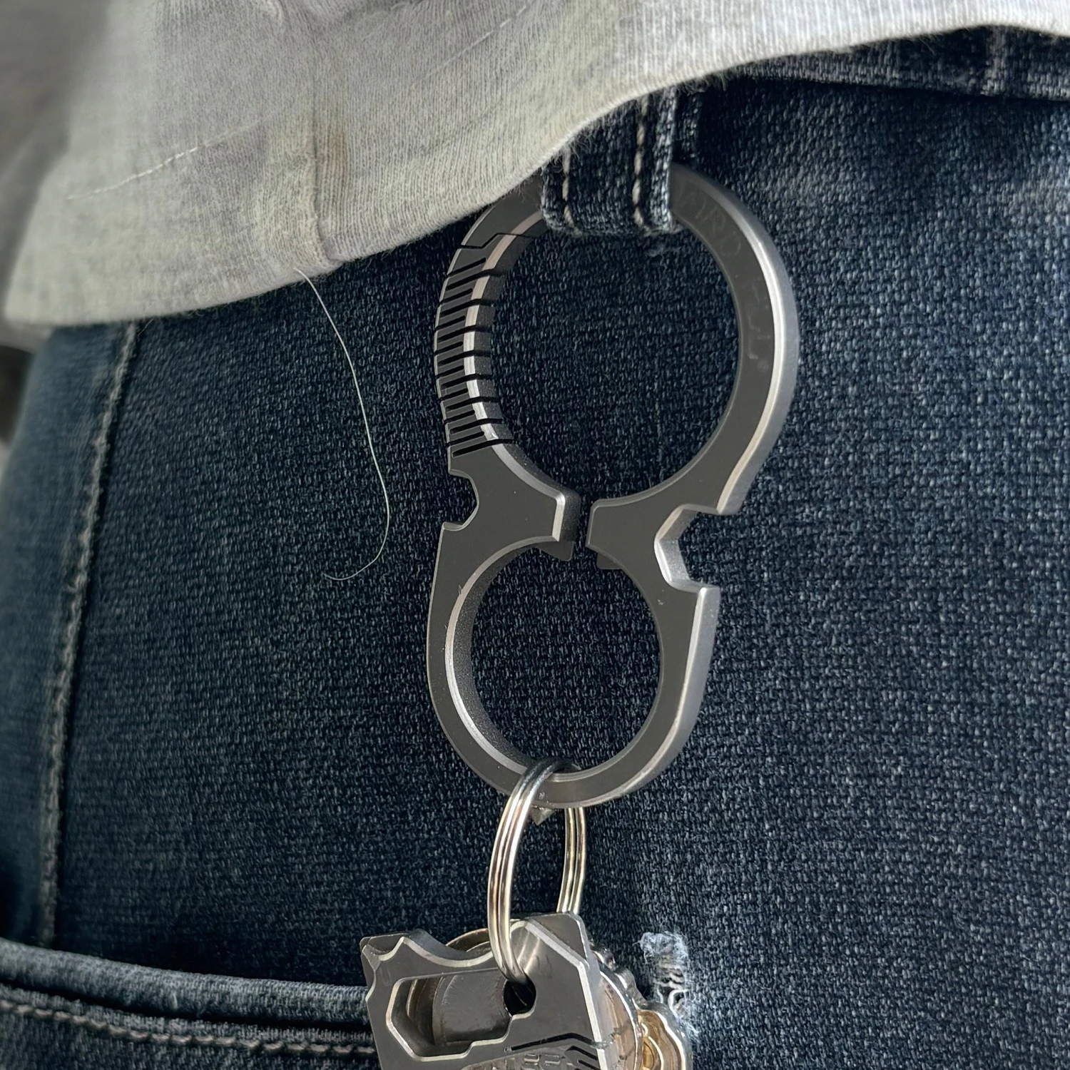 新しいチタン合金キーホルダー多機能クリエイティブポータブル栓抜きウエストバックル屋外 EDC ツール