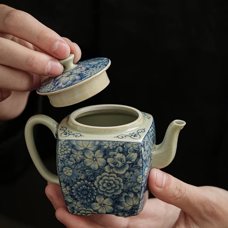 Apertura in ceramica bollitore blu e bianco teiera in ceramica cinese Set da cerimonia per il tè cravatta da tè Oolong al latte Guan Yin Jasmine