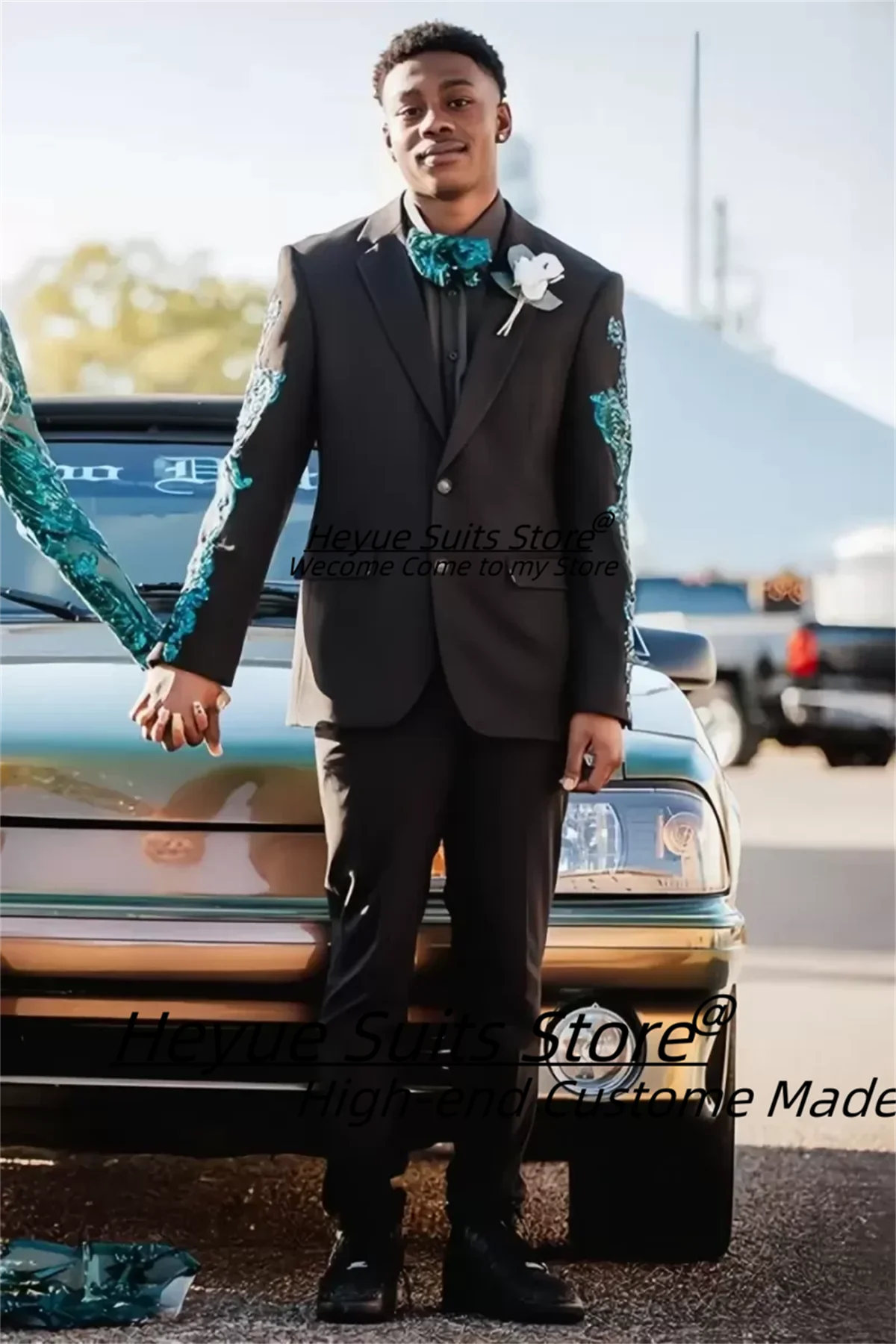 

Fashion Black Notched Lapel Men Suits Luxurious Appliques Grom Wedding Tuxedos Customized Slim Fit Notched Lapel Costume Homme