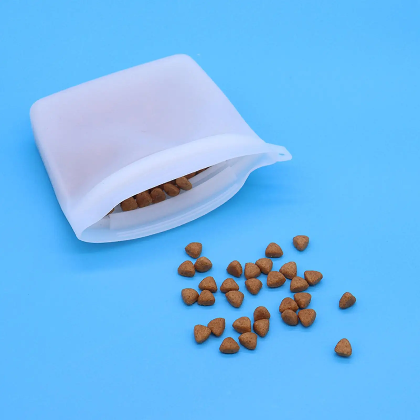 Silicone Pouch for Dog Treats Portable Pet Treat Pouch Portable Dog Treat Pouch Easy Closure to Avoid Spilling Silicone Treat