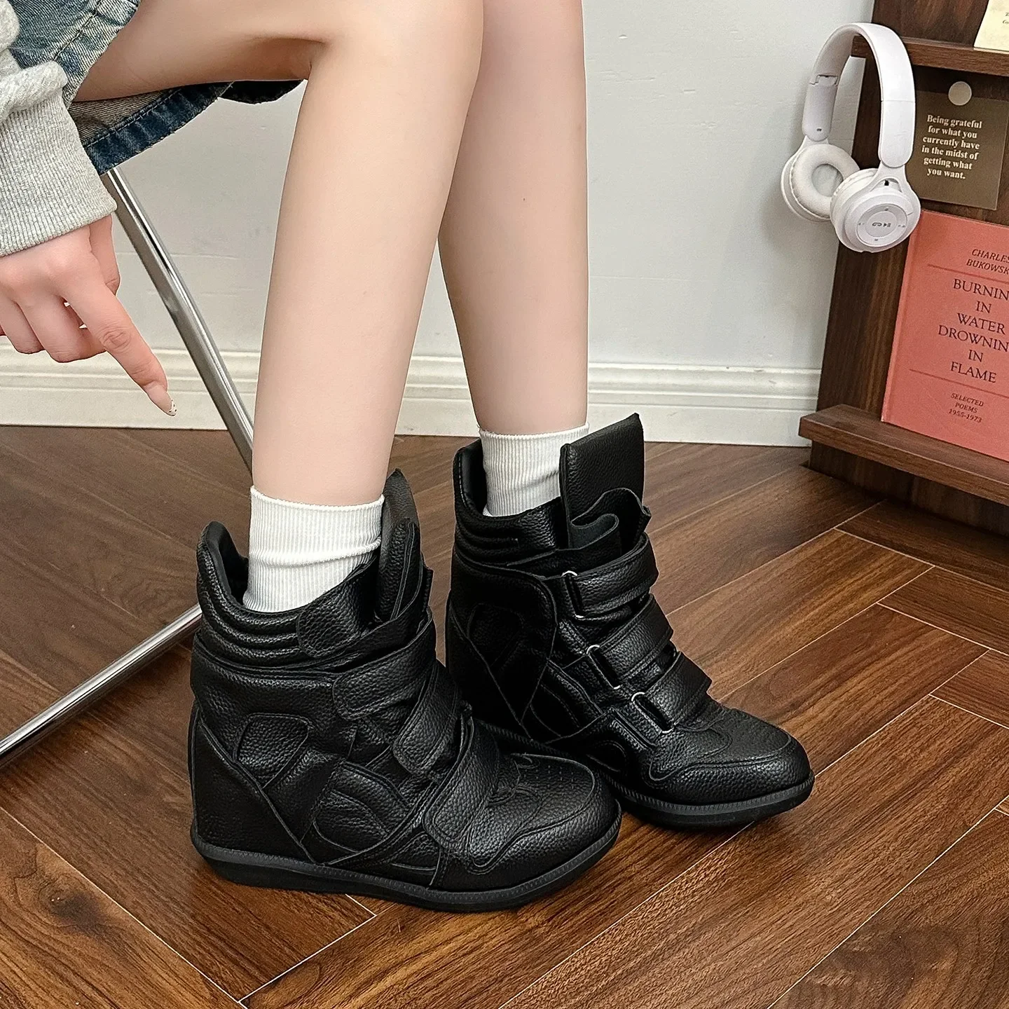 Women's Boots Velcro Womens High Heels Suede Fashion Wedge Heels Durable Retro Women Ankle Boots New Round Head Bottes Femmes
