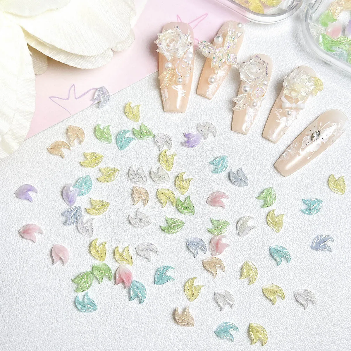 Mini pingente de resina de folhas coloridas translúcidas, fofo, luminoso, fino, brilhante, folhas duplas, decorações de arte de unhas para peças de unhas diy