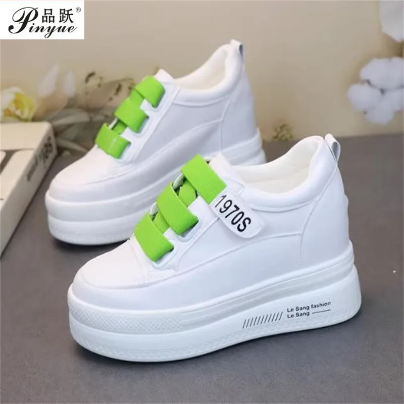 

Новая весенне-летняя обувь, женские кроссовки, уличная повседневная обувь для молодых женщин, модная вулканизированная обувь, белые туфли на толстой подошве, размеры 34-40