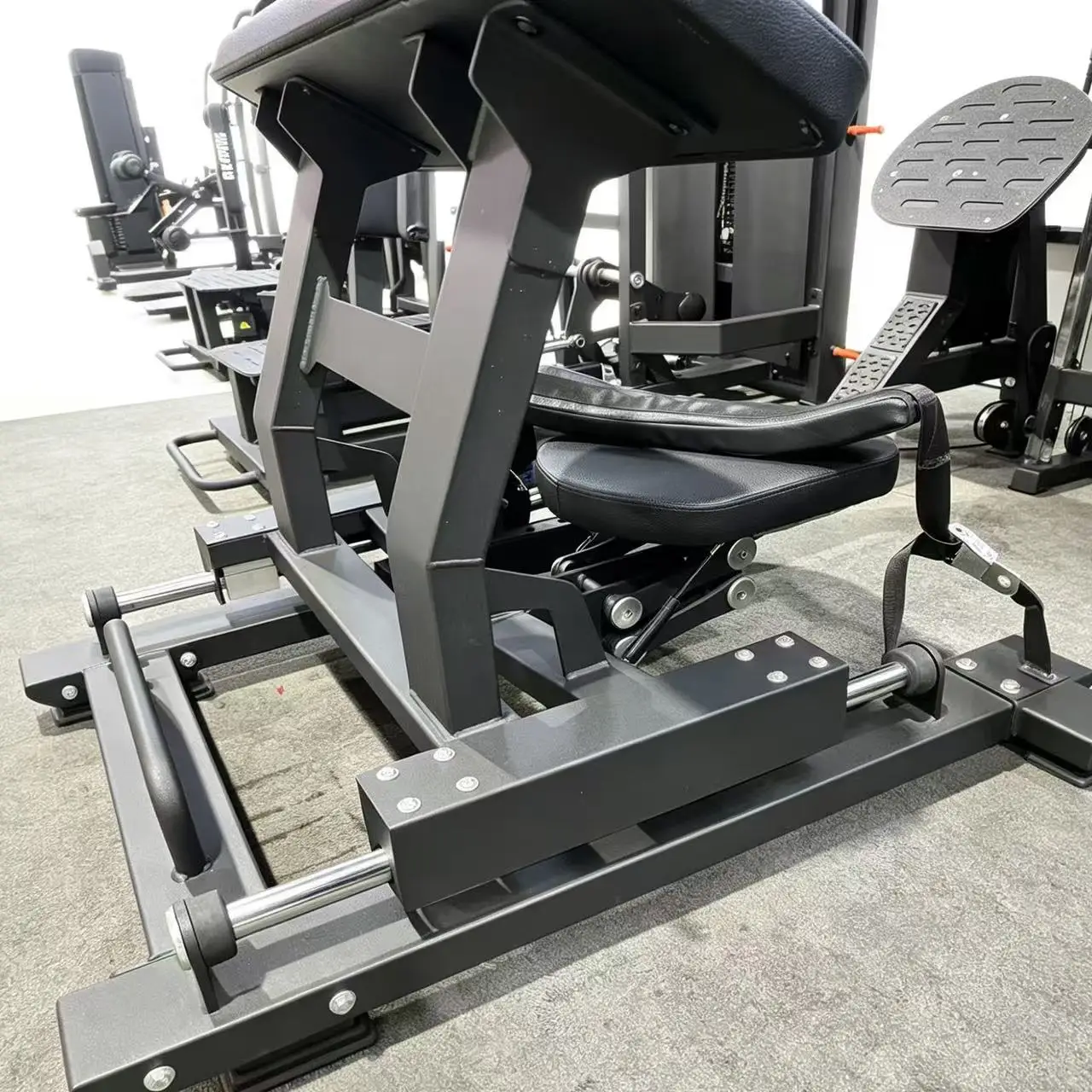 Professional Flatbed Hip Press Machine with Steel Construction Adjustable & Multi-Function for Gluteal Muscle Training