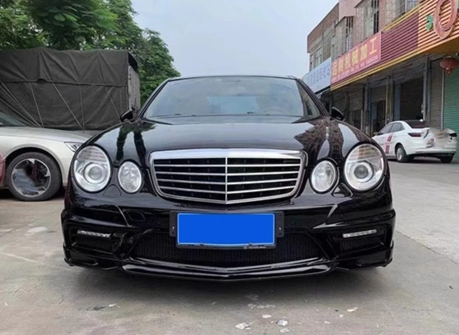 Front Rear Bumper Assembly Side Skirt Grille for Mercedes Benz E Class W211 E280 E350 E300 Convert E63 Body Kit Car Accessories