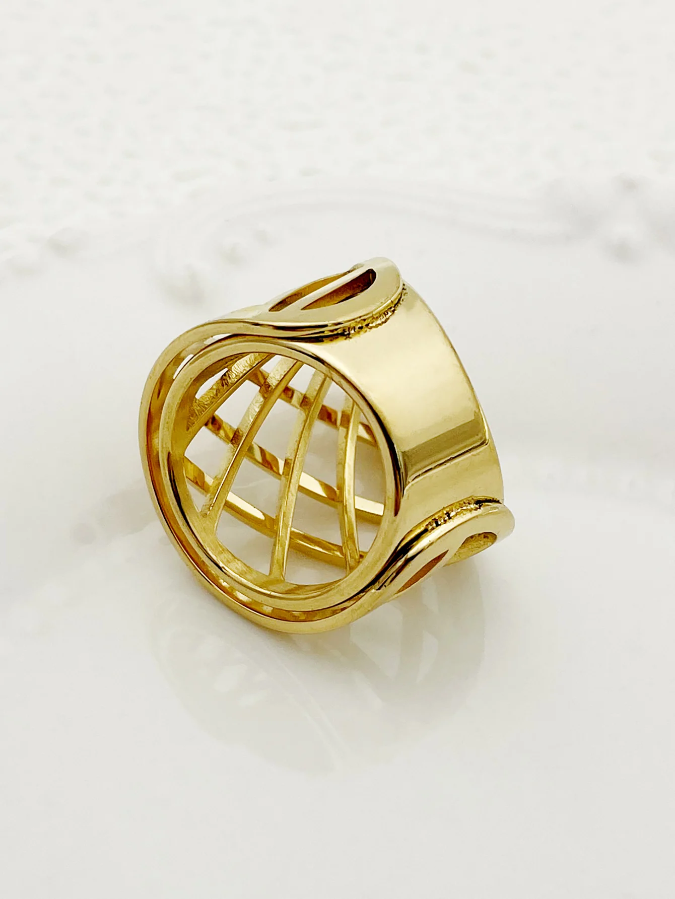 A Summer French Fashion Vintage Stainless Steel Women's Mesh Basket Pattern Ring Commuter Holiday Gift Vacation Date