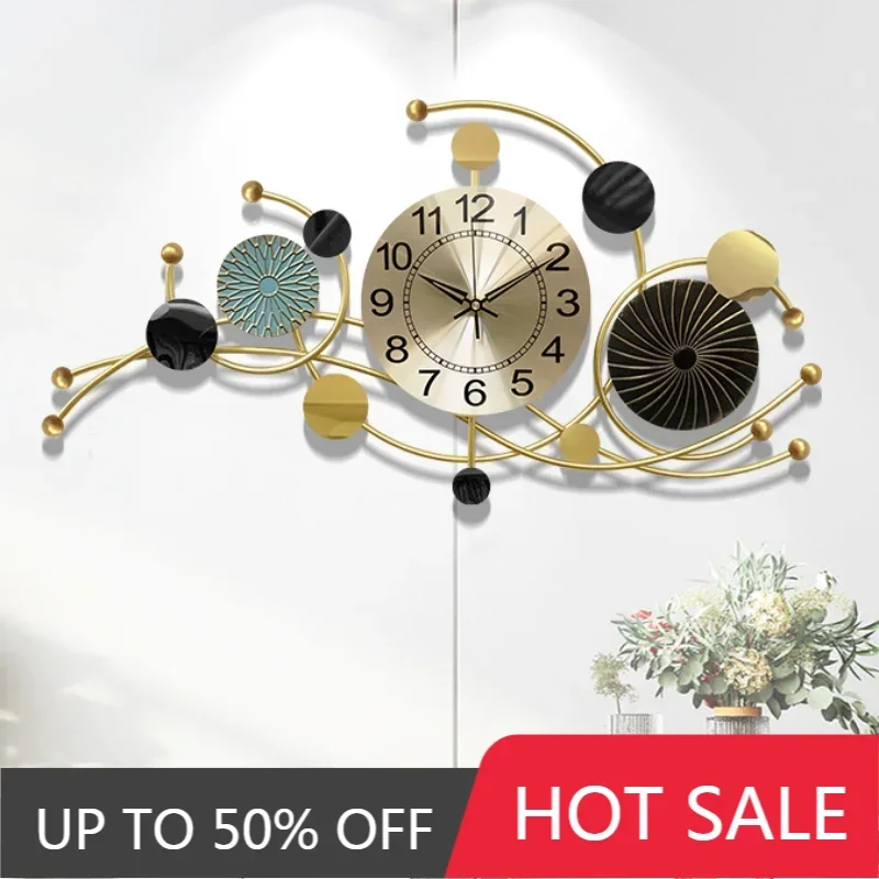 Nordic Fashion Light Luxury Wall Clock Gold Metal Wall Watch Sweep Seconds Silently Home Living Room Creative Decoration Clock