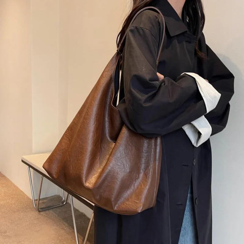

Korean style lazy style large capacity bag for women 2025 new retro versatile shoulder bag, casual commuting tote bag