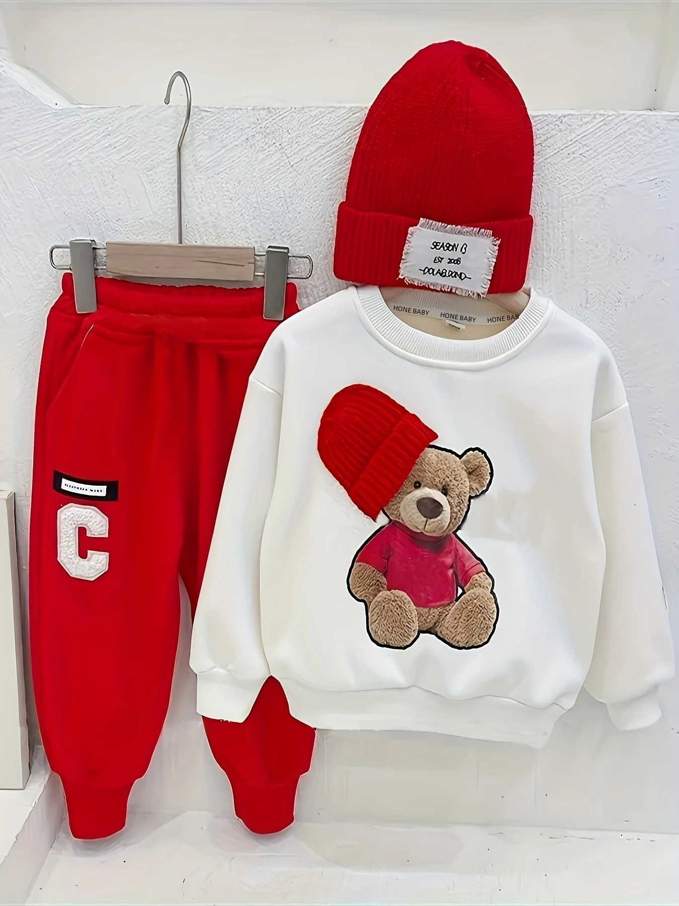 

Men's and women's spring and autumn new fashion trend hats, teddy bear round neck hoodies, men's and women's baby pants set