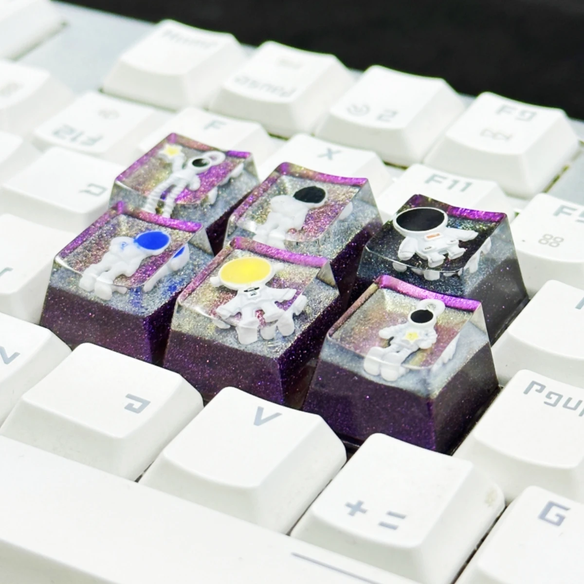 Artisan Key Caps Resin Keyboard Resin Astronauts Keycap Cap Epoxy Resin DIY Translucent Keycap for Mechanical Keyboard