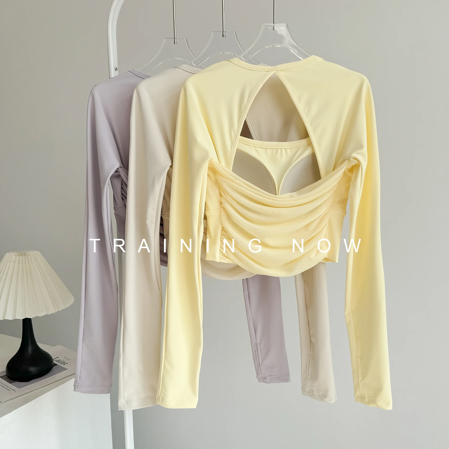 

Высококачественные спортивные топы для женщин на осень с нагрудными подушечками, красивая спина, одежда для йоги с длинными рукавами, профессиональная одежда для пилатеса