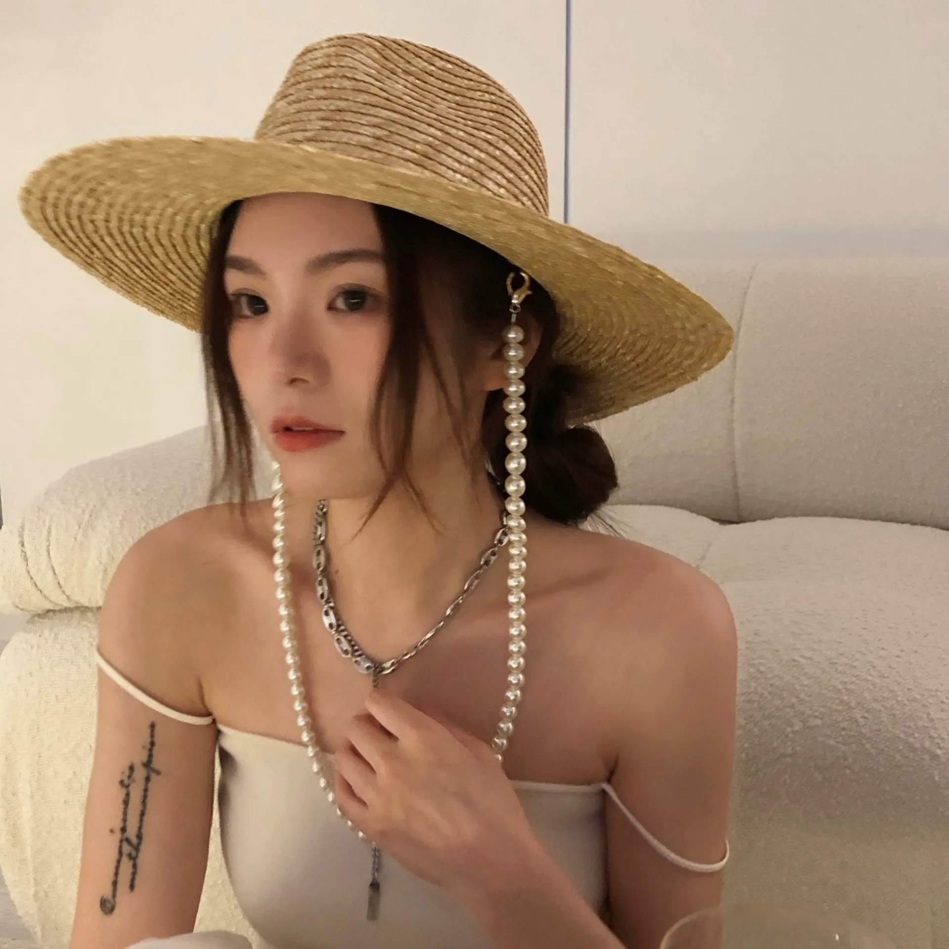 2024 Spring/Summer Wheat Straw Big Eaf Jazz Straw Hat Pearl Chain Wheat Straw Fashion Travel Beach Straw Hat Women