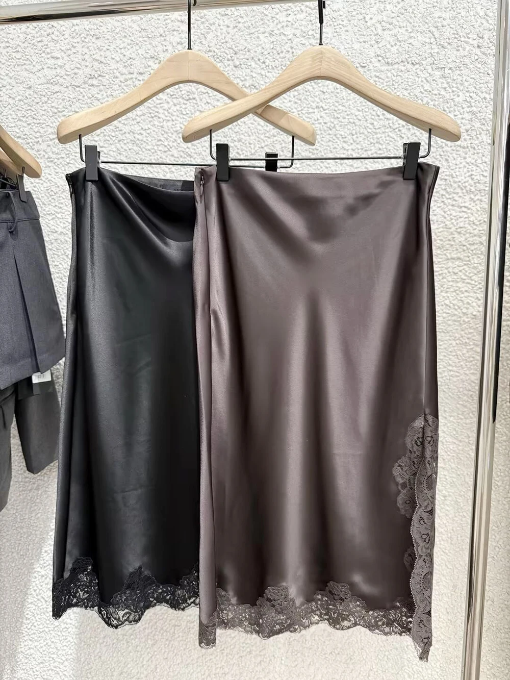 

Женская атласная юбка из искусственного шелка с высокой талией, новинка осени 2025, уличная, приятная для кожи, дышащая, повседневная