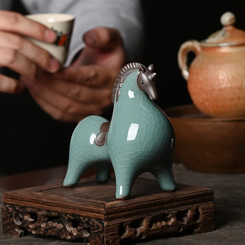 Creative ceramic ornaments horse decorative figurines Tea Pet Feng Shui horse office sculptures attract wealth and good luck