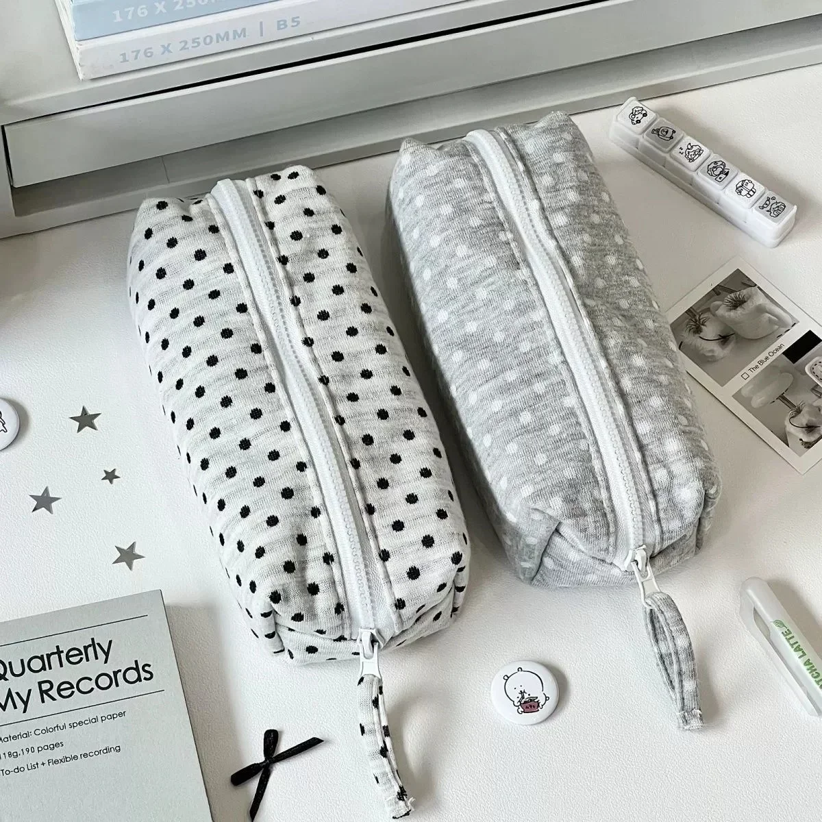 Koreanischer Stil Polka Dot Federmäppchen, multifunktionale Kosmetiktasche, große Kapazität, tragbarer Make-up-Organizer für den täglichen Gebrauch von Frauen – Detail 1