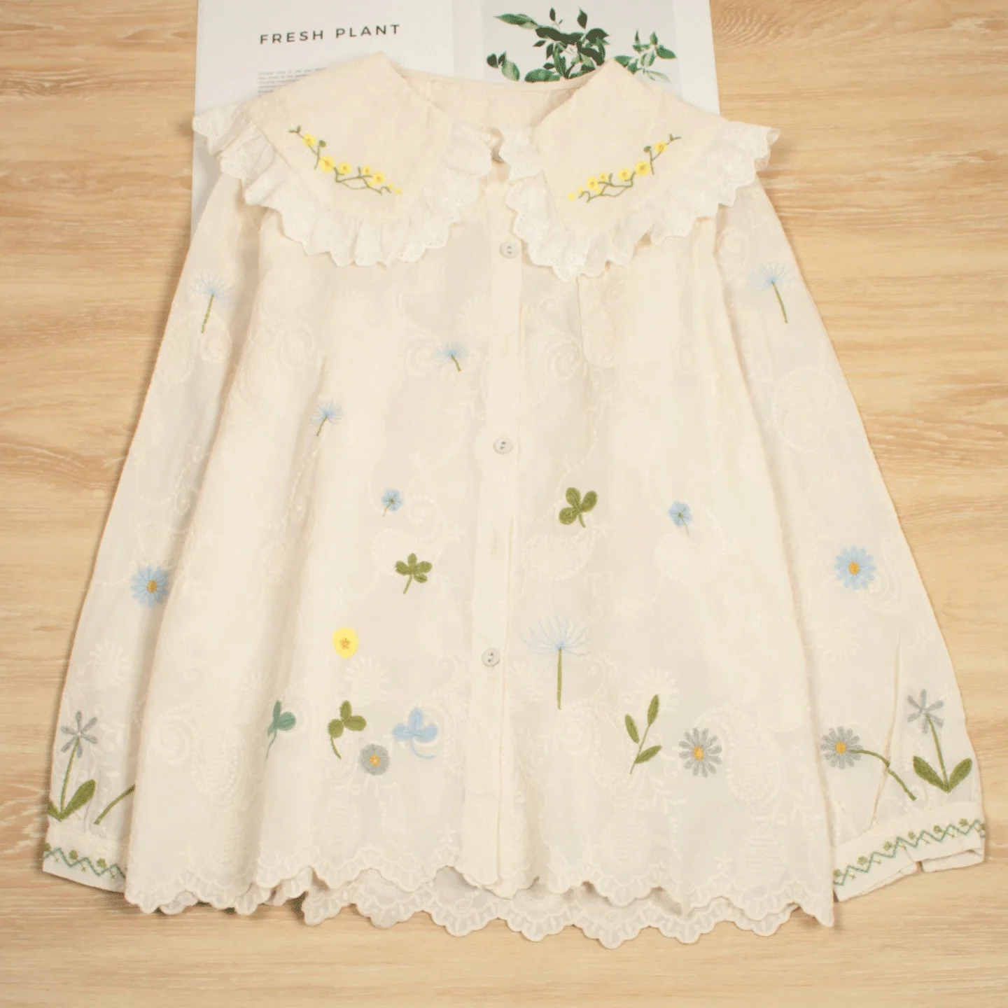 

2026 оригинальная женская одежда, весенняя японская мода, белые, бежевые, кружевные лоскутные рубашки из чистого хлопка, милые блузки с длинными рукавами в стиле Лолиты