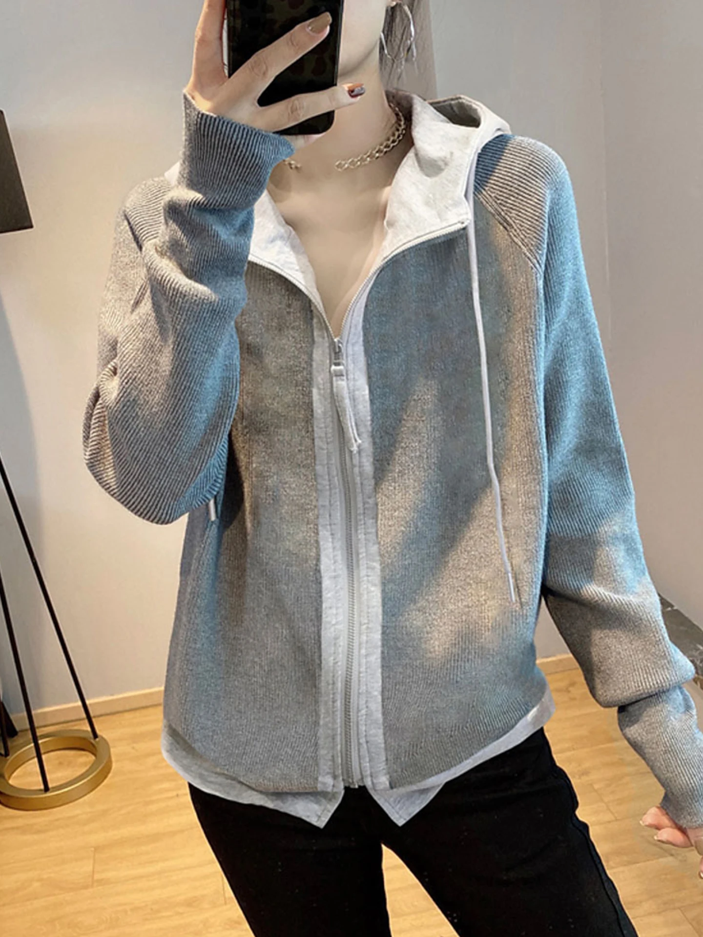 

Повседневный вязаный кардиган с пэчворком, свободный крой, длинный рукав, женский, с капюшоном, на молнии, удобный, дышащий, для осени