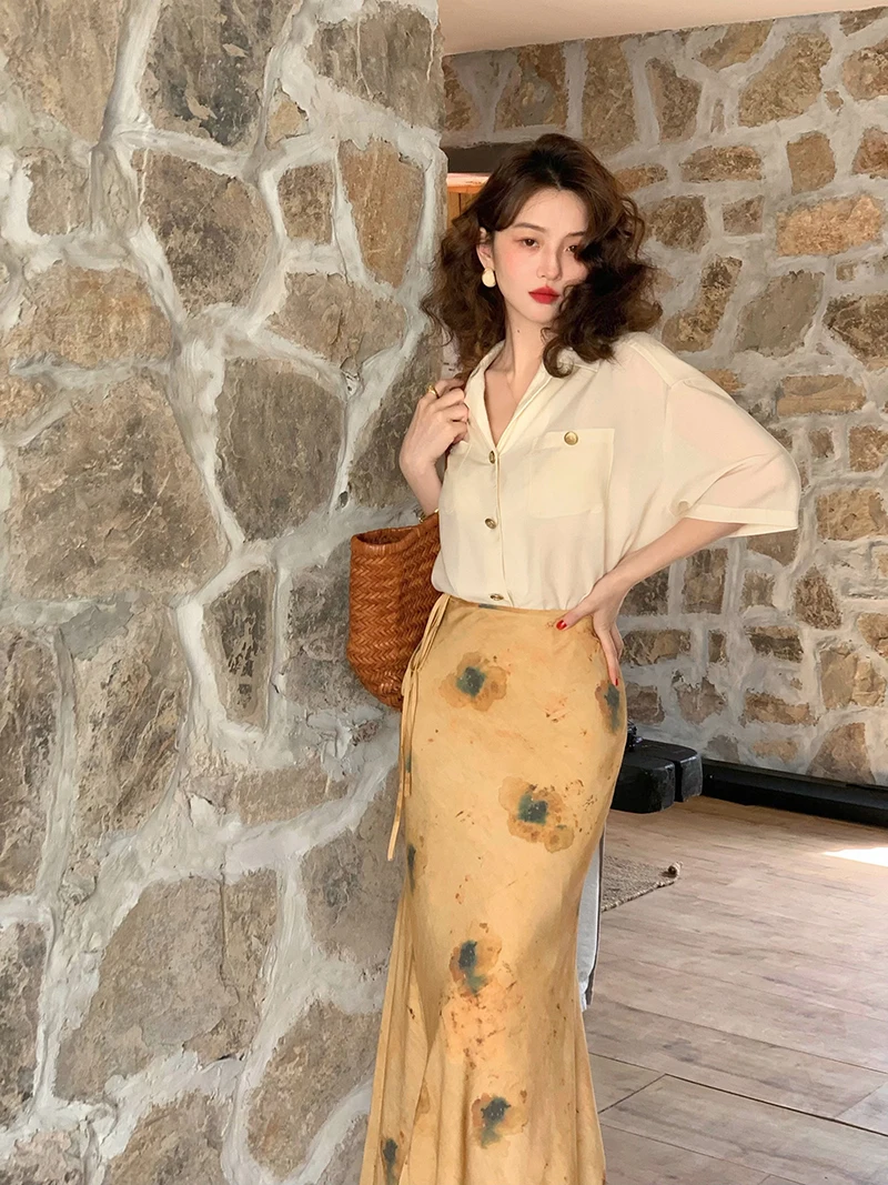 

Retro V-Neck Loose Short Sleeve Shirt Women's Summer New Style Metal Button Design High-End Feeling Top Polyester Fiber Pure ...