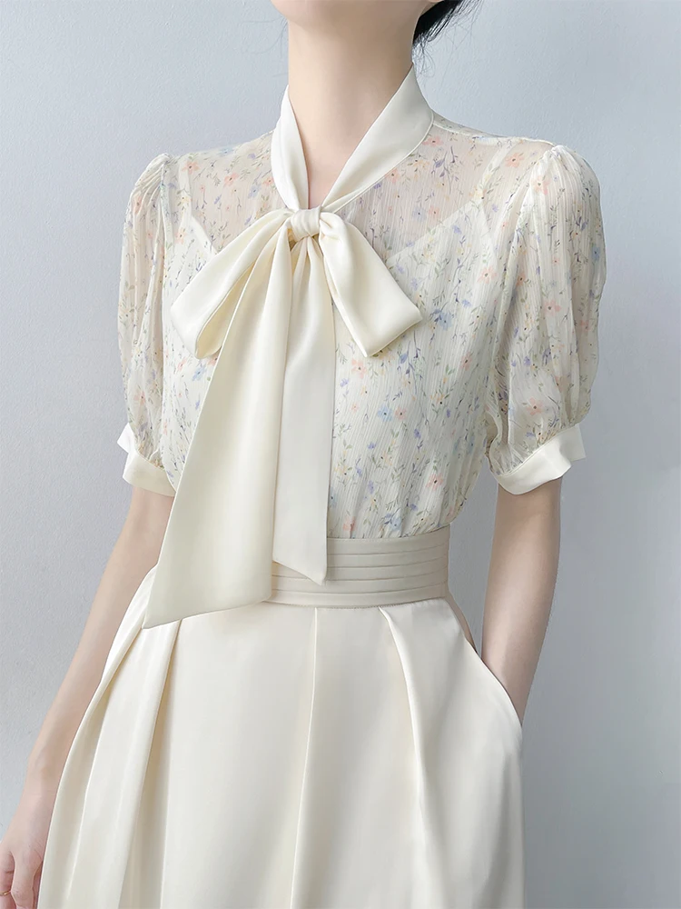 

Корейский летний женский комплект из двух предметов: шифоновая блузка с цветочным принтом и коротким рукавом, топ с завязками