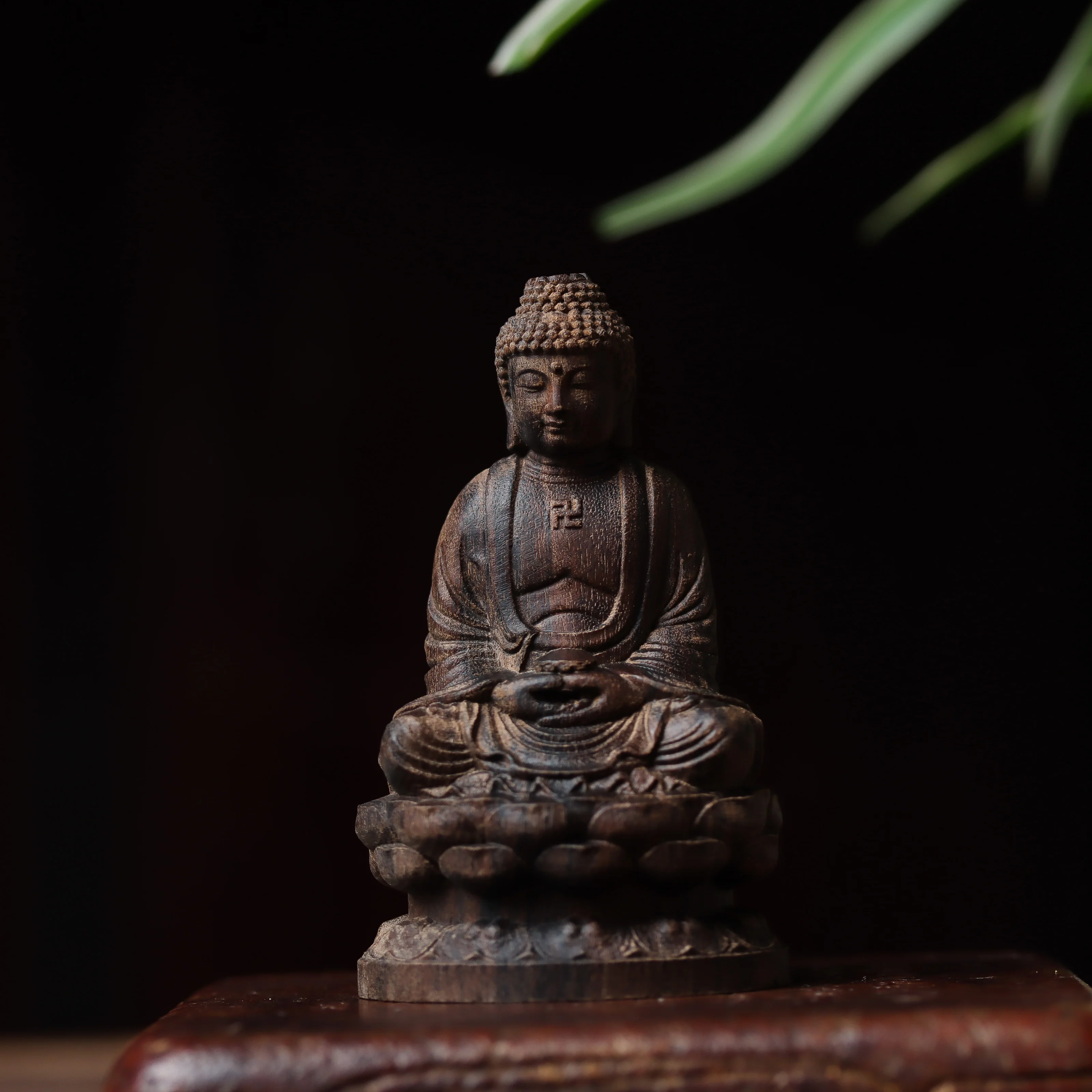

Wood Carving Statue Vairocana Buddha Decoration Sakyamuni Home Serving Gift