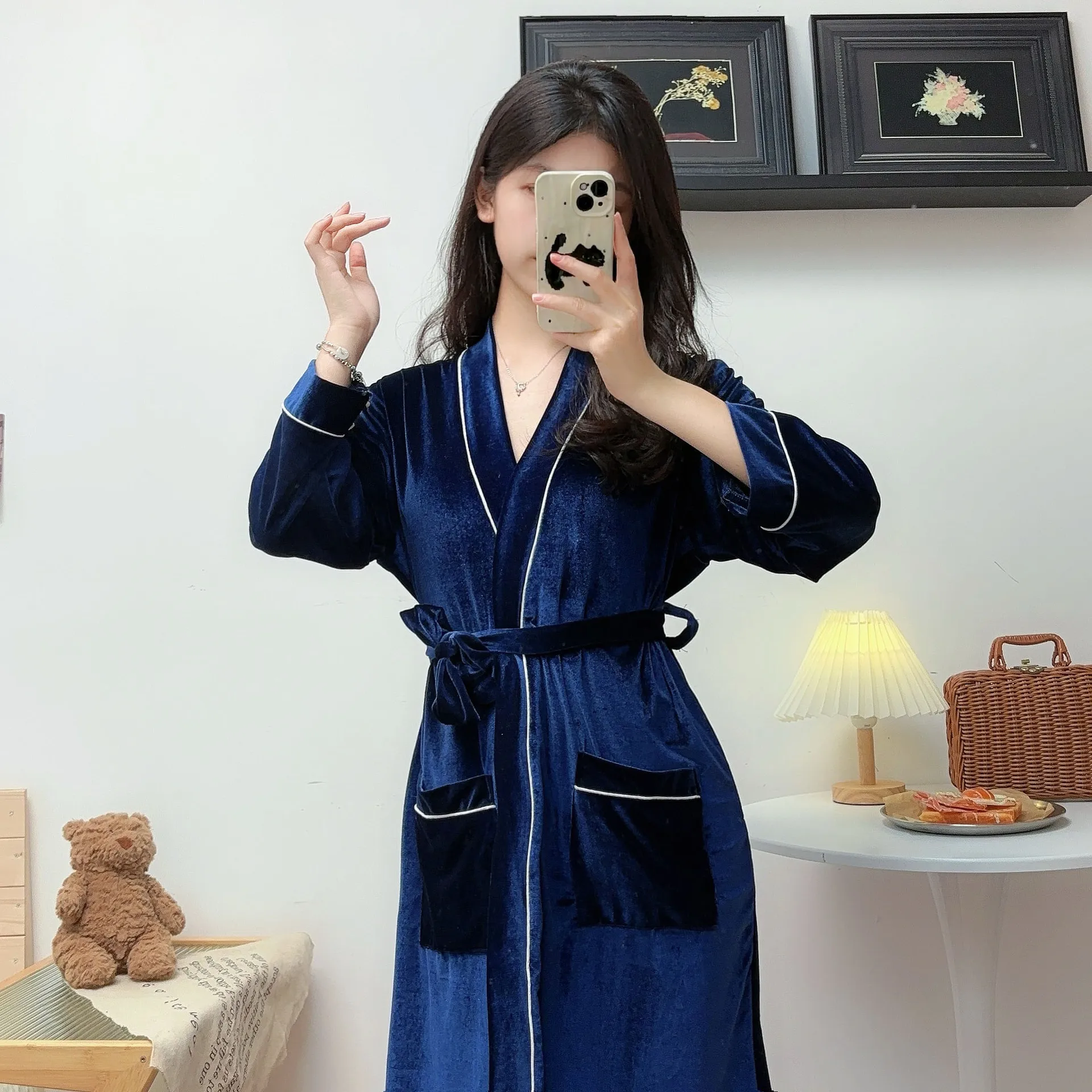 Autumn and Winter New Robe Homewear Women Long-Sleeved Golden Velvet One-Piece Bathrobe Warm Suit Robe Homewear Pajamas