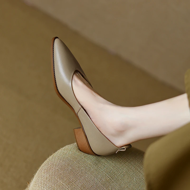 2026 New Autumn Women Pumps Shallow Genuine Leather Med Heels Pointed Toe Summer Women Shoes Lady Shoes Leather Shoes