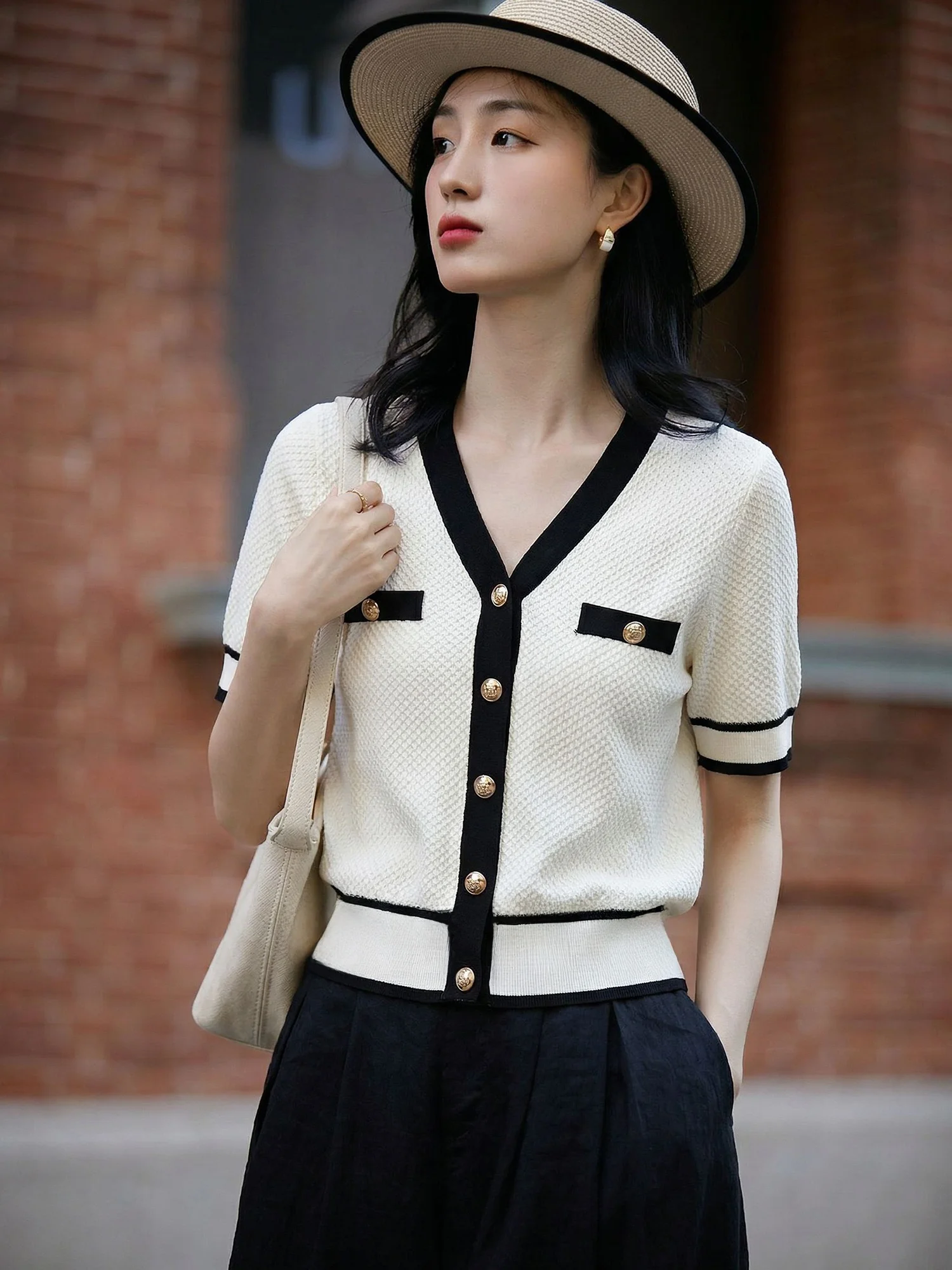 

Chivirin V-Neck Color Block Short Sleeve Knitted Sweater Women's Summer Slim Fit Loose Versatile Top Quality Fashion Design