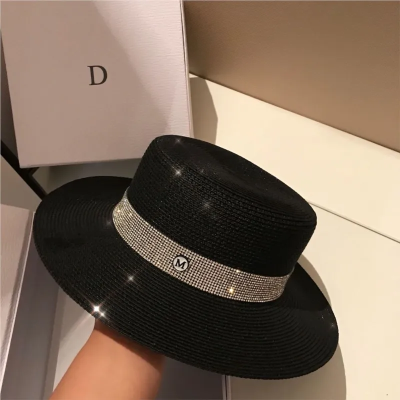 New large-brimmed black hat for women seaside vacation