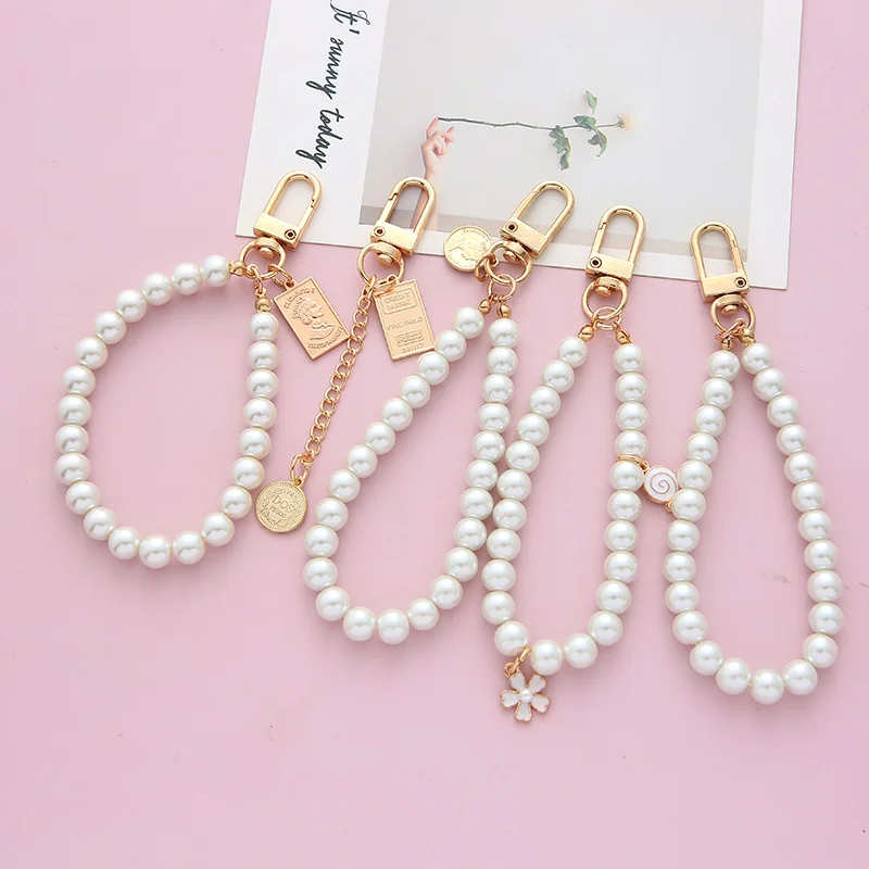 Retro Pearl Chains Queen's Head Coin KeyChains for Women Keyring Car Bag Backpack Decor Cadena Lanyards Hand Strap Charms New