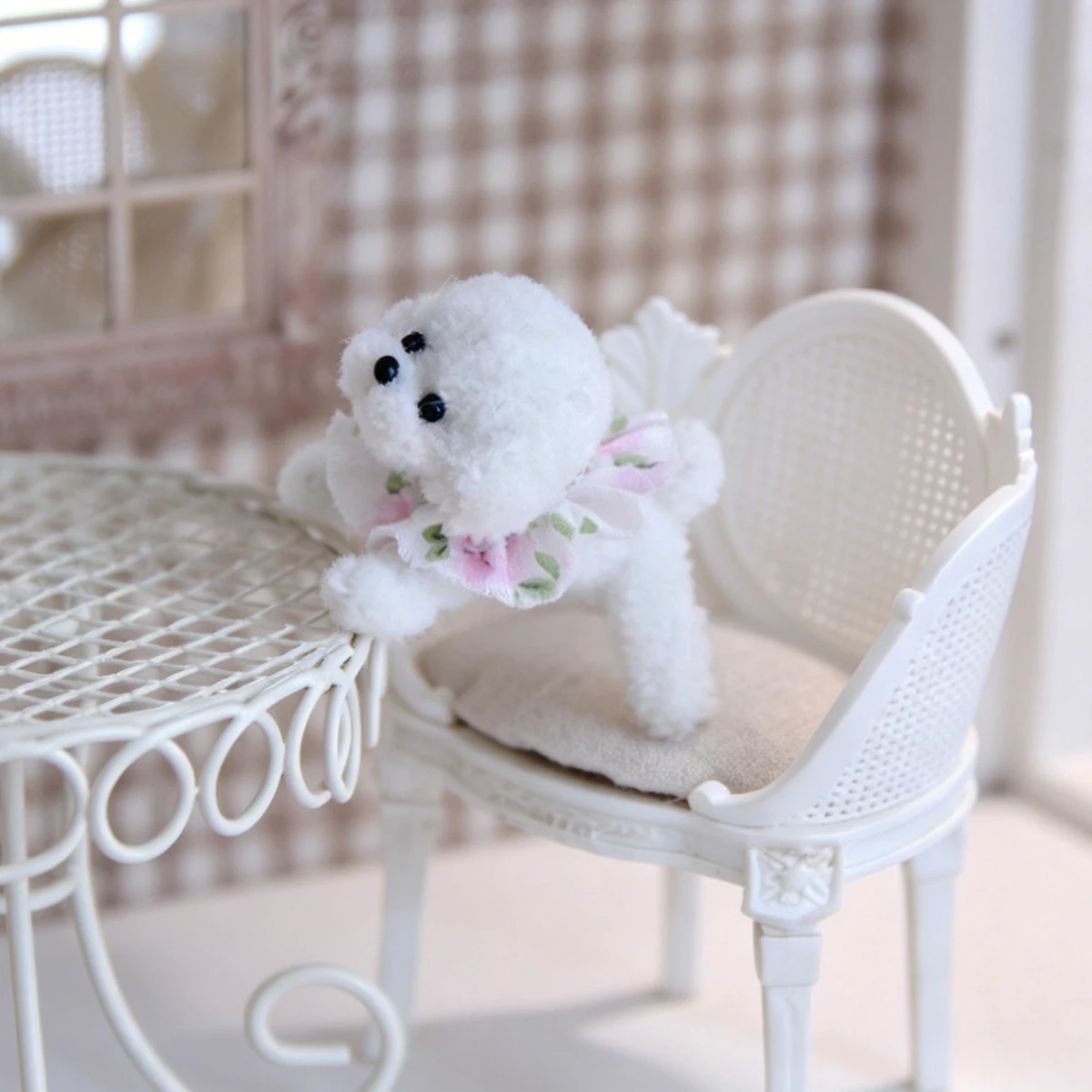 Miniature Decorative Ornaments: White Resin Chair, 1:8-1:12 Scale Mini Furniture, Single/Double Version, Can Be Purchased Individually or as a Set of Three