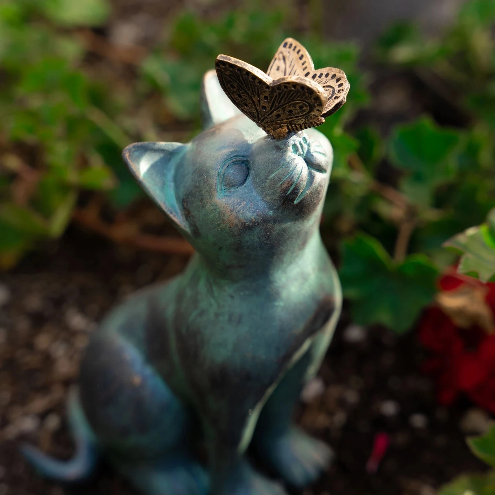 Garden Outdoor Figurines Curious Cat With Butterfly Sculptures Resin Crafts Garden Statues Indoor Home Decor Desktop Ornament