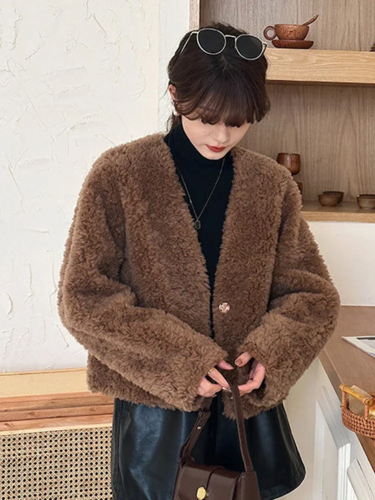 Winter New Women\'s Warm Commuting Style Fashionable Jacket Loose Cardigan Lamb Wool Simulation Fur Fur Integrated Short Coat