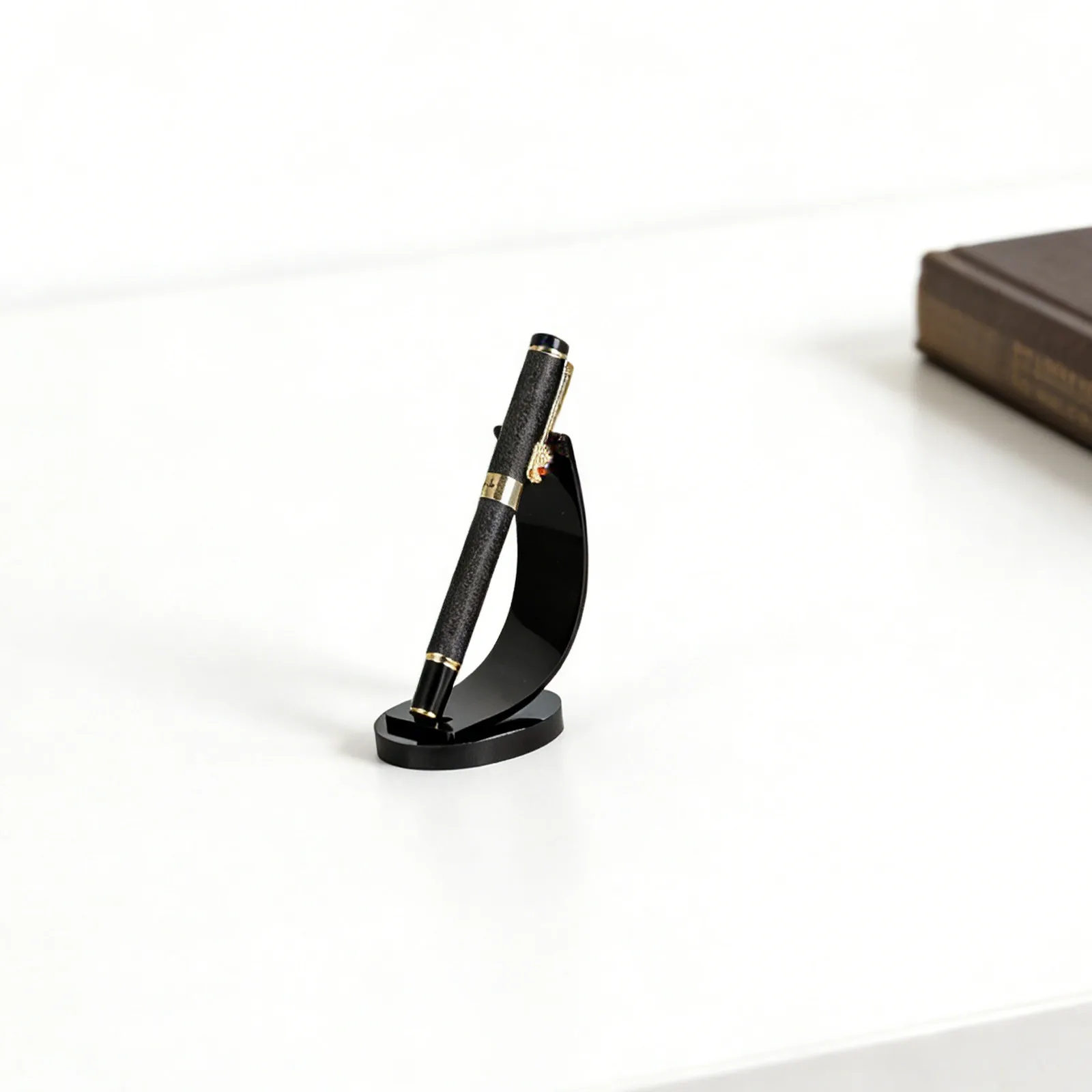 

Набор из 3 акриловых подставок для ручек: настольный органайзер для перьевых ручек, карандашей и кистей, длина 7 см.