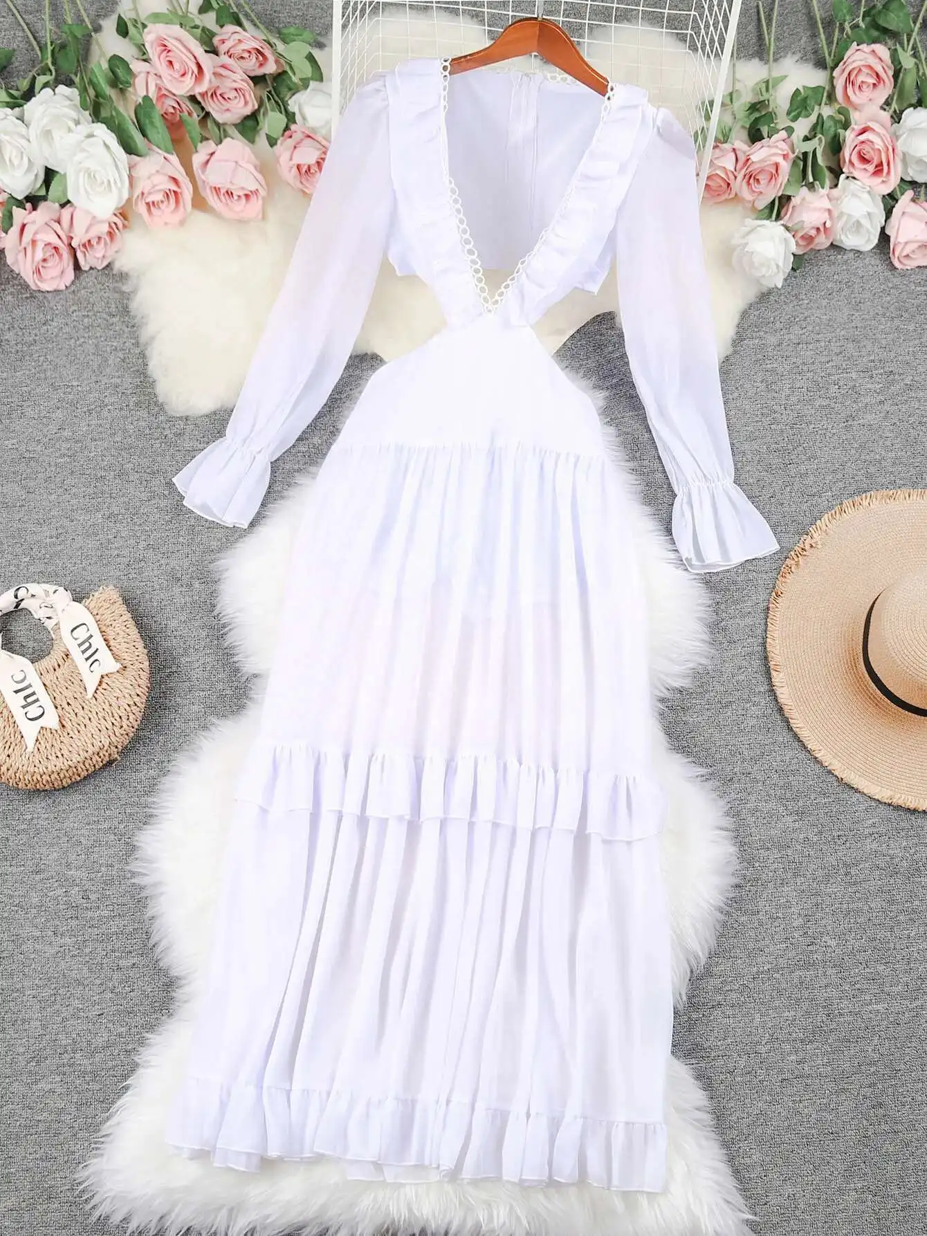 Robe blanche à volants pour femmes, en dentelle, manches longues, taille haute, vêtements de plage élégants, décolleté en V profond, vêtements découpés, 2025