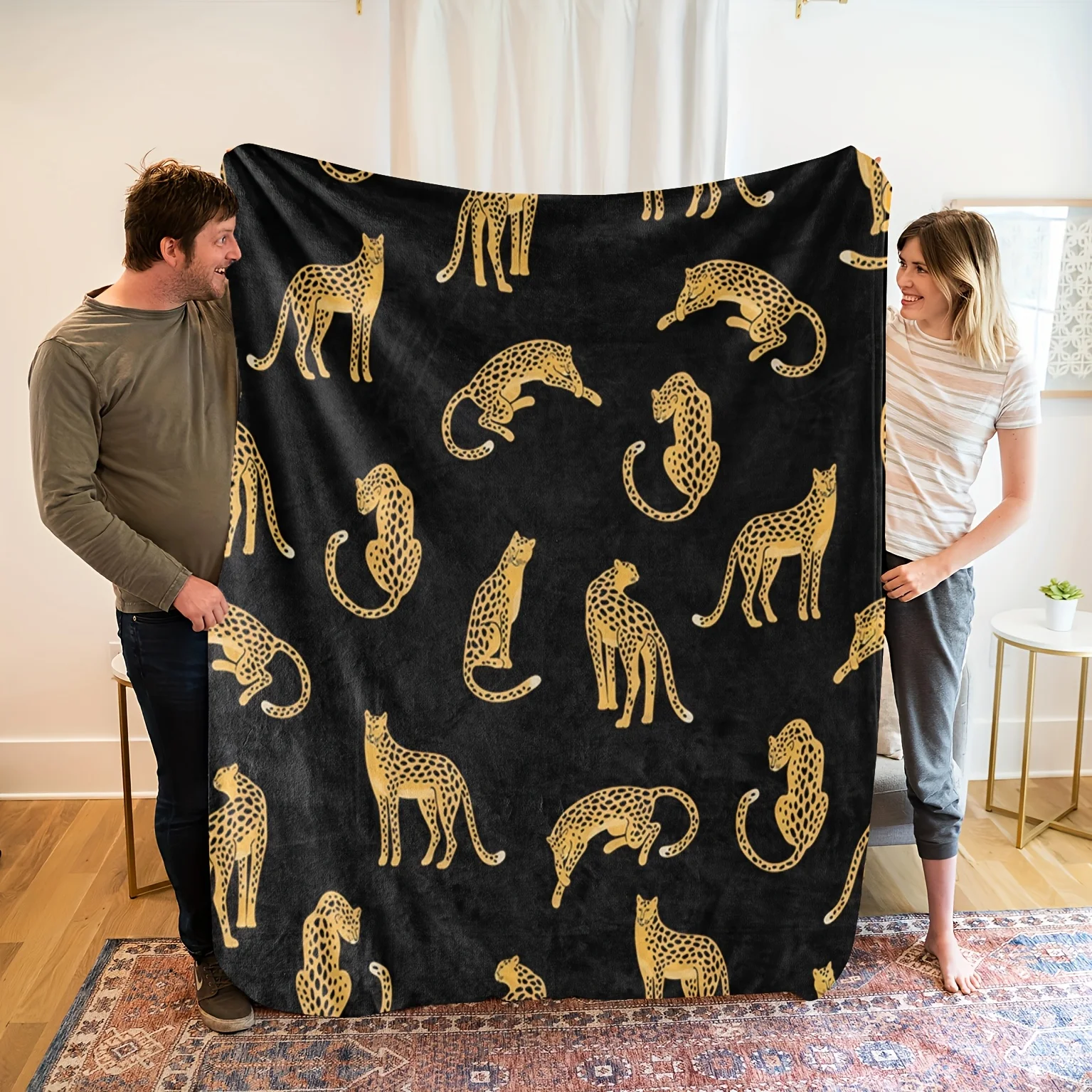 

1pc Luxury Lion King Flannel Blanket - 100% Polyester Black/Golden, Scandinavian Style Gift
