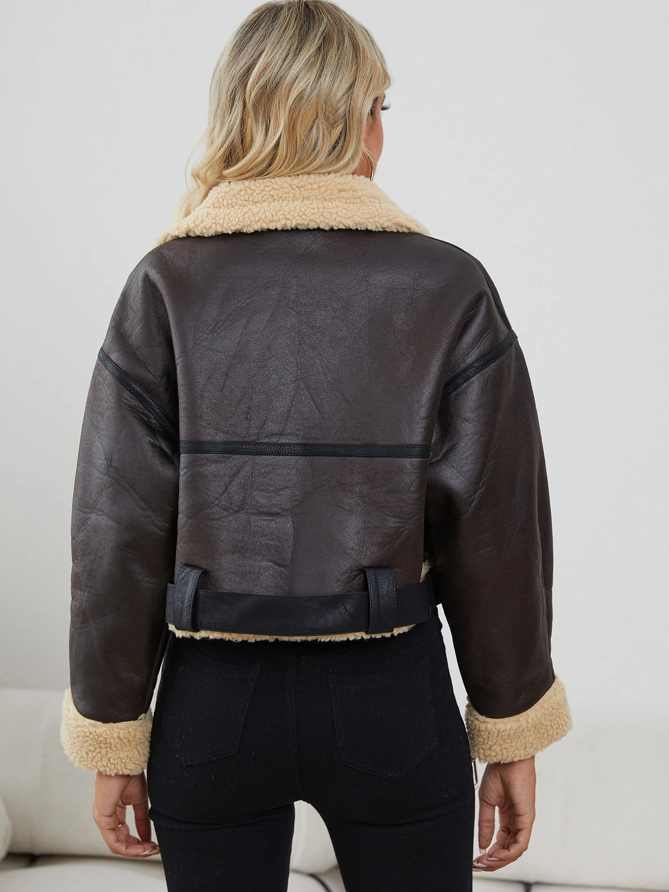 سترة نسائية من الجلد الصناعي من Sherpa Motor معطف مقصوص من Bomber Aviator