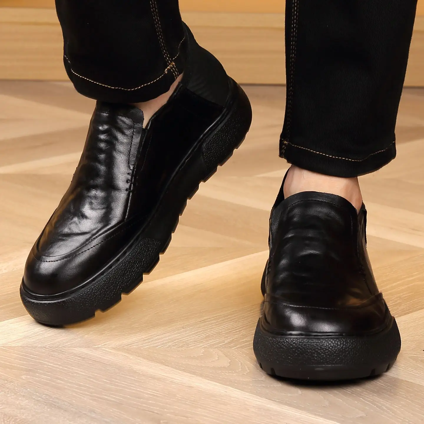 أحذية من الجلد الطبيعي للرجال كاجوال للعمل والمكتب والقيادة أحذية بدون كعب مسطحة سهلة الارتداء أحذية رياضية كسول أنيقة ذات نعل سميك