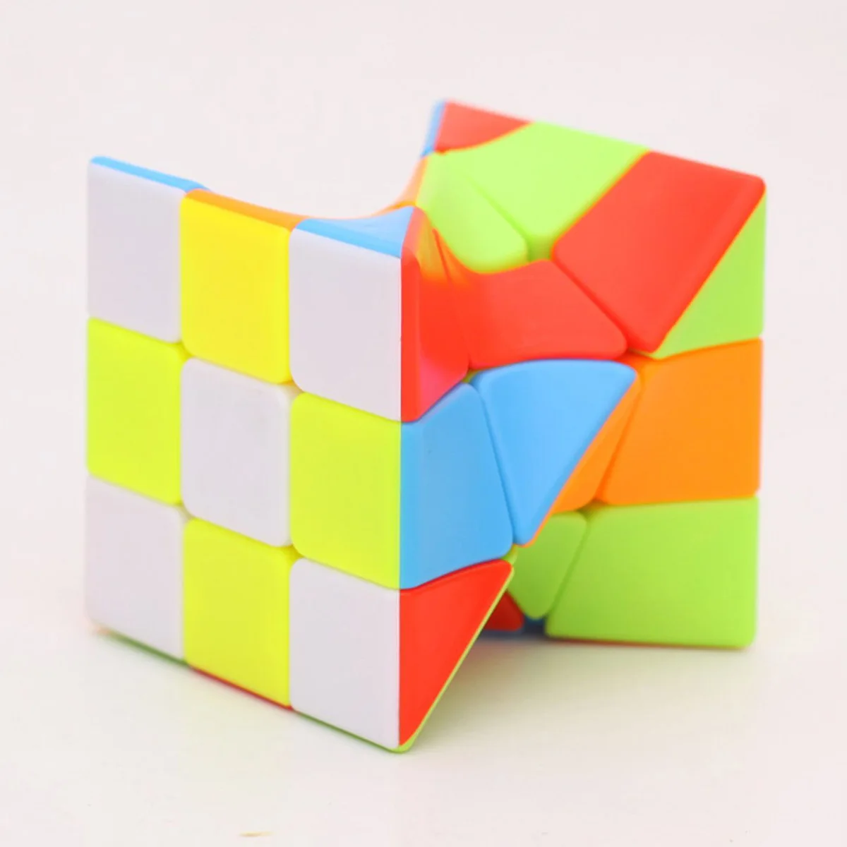 Cubo magico 3x3x3 Twisted Cubo magico a forma strana puzzle antistress gioco professionale di velocità liscia regalo giocattolo per bambini