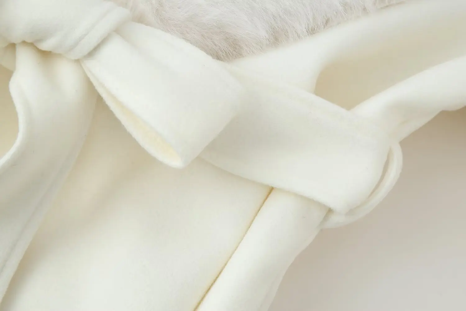 سترة نسائية أوروبية وأمريكية عصرية لخريف وشتاء 2025 بياقة كبيرة من الفرو بقصة ضيقة وخصر للتخسيس سترة طويلة جدًا #6